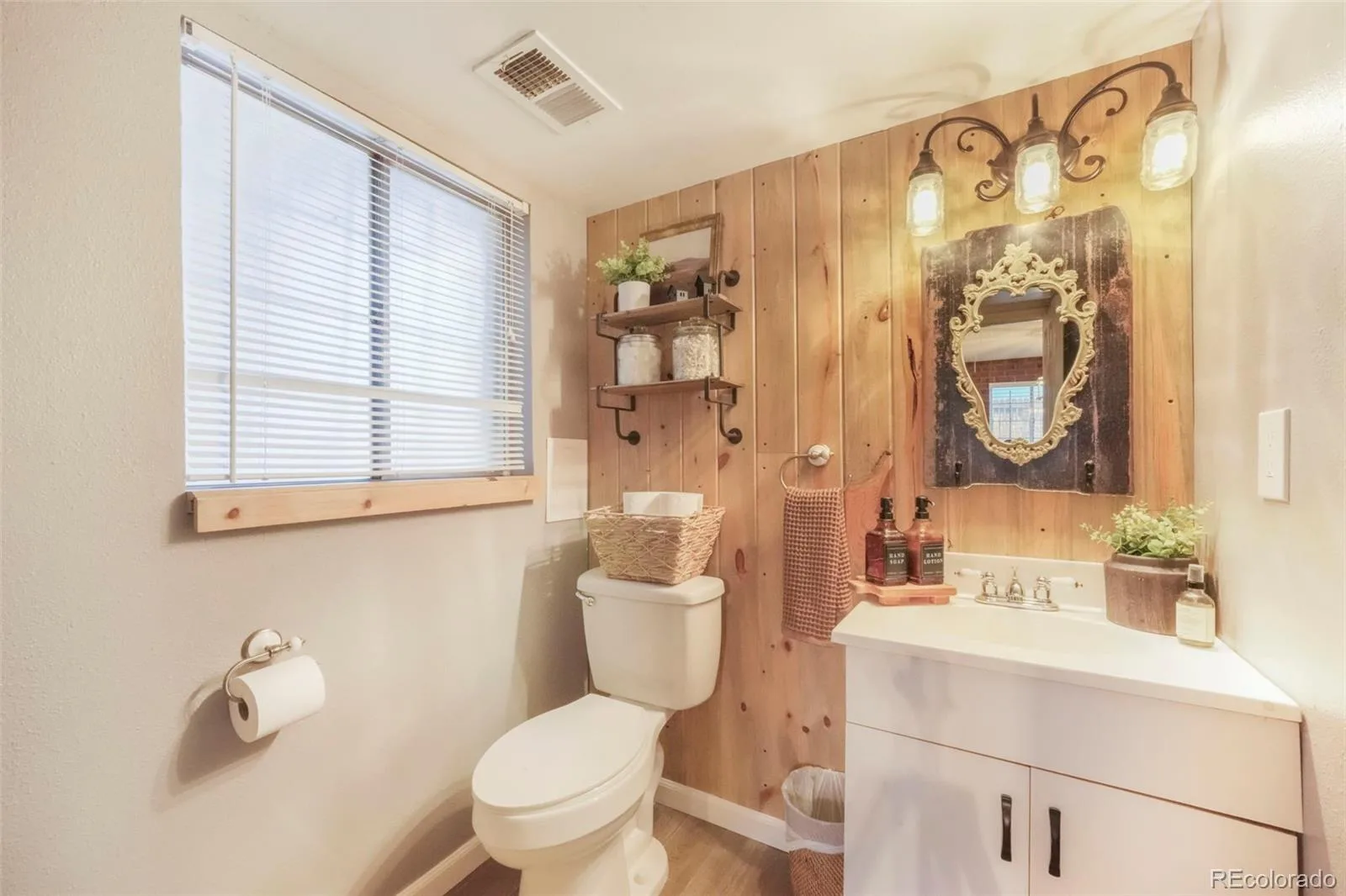 8280 Everett Way Arvada CO 80005 MLS #REC6230713 06192026235447 1600 23