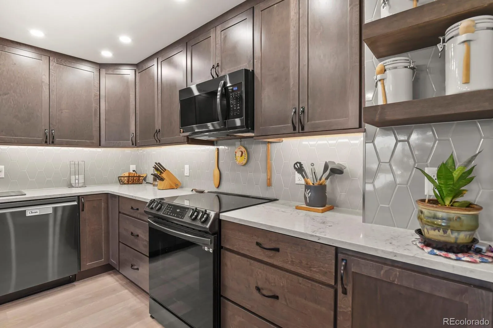 2868 S Heather Gardens Way #109 #B 250 Aurora CO 80014 MLS #REC6231804 04222026001000 1600 6