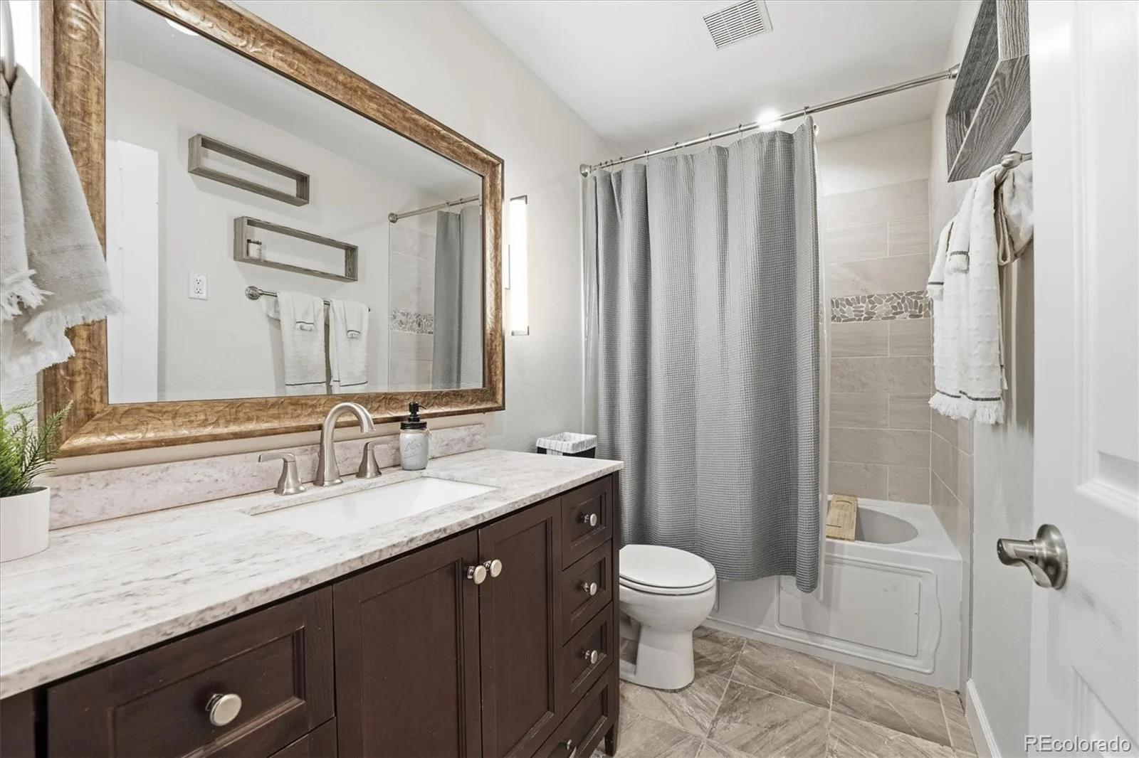 1075 Brittany Way Littleton CO 80126 | MLS #REC6233140 06252026213337 1600 41