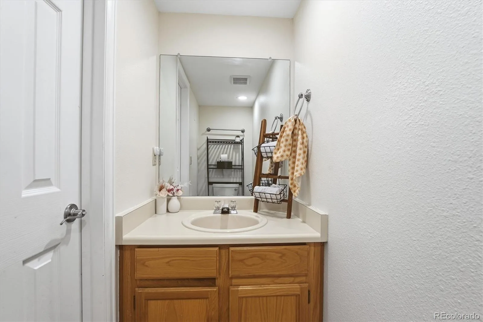 1075 Brittany Way Littleton CO 80126 | MLS #REC6233140 06252026213337 1600 42