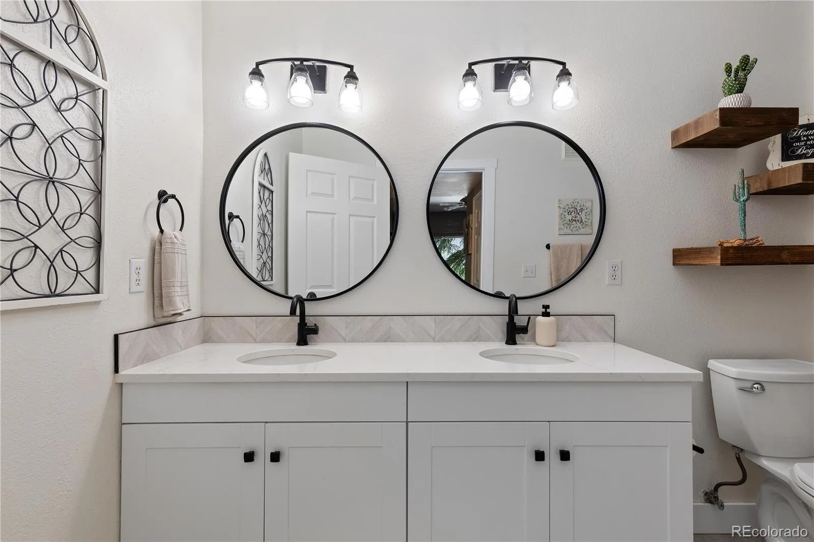 5415 S Dover Street #102 Littleton CO 80123 MLS #REC6233669 06112026172929 1600 17