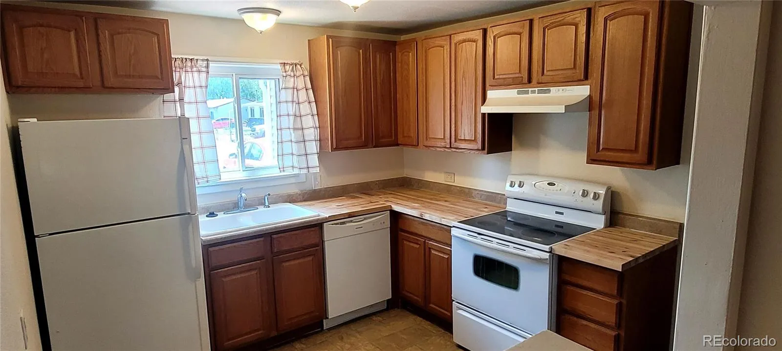 11101 W 45th Avenue Wheat Ridge CO 80033 MLS #REC6237114 05222026001130 1600 14