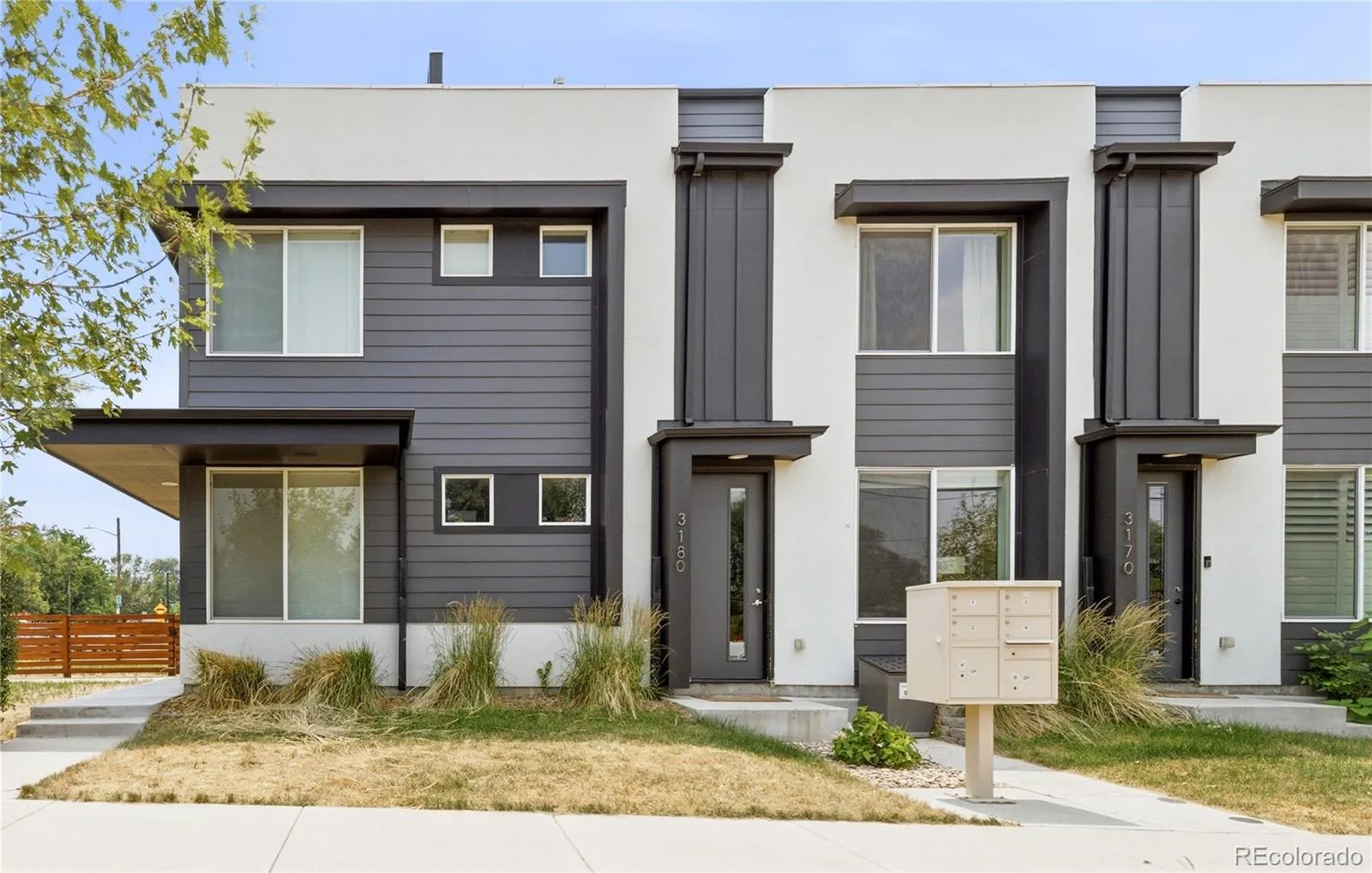 3180 E 33rd Avenue Denver CO 80205 | MLS #REC6241552 08212026214502 1600 30