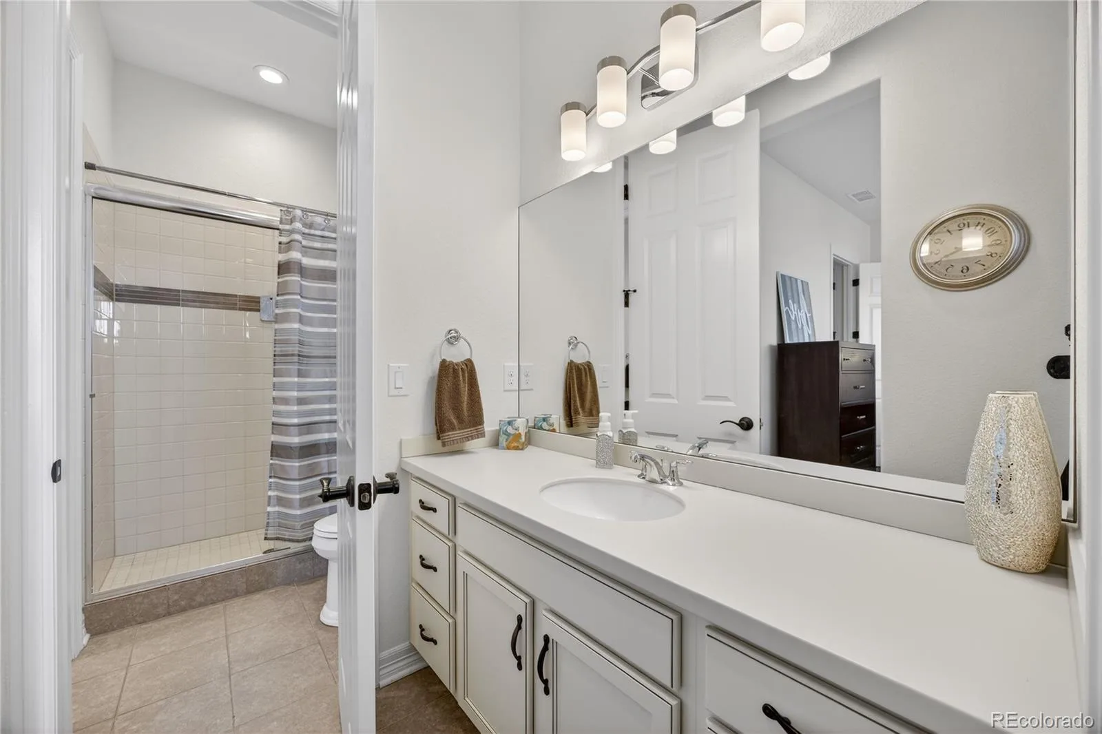 27560 E Lakeview Drive Aurora CO 80016 MLS #REC6241602 06102026163722 1600 15