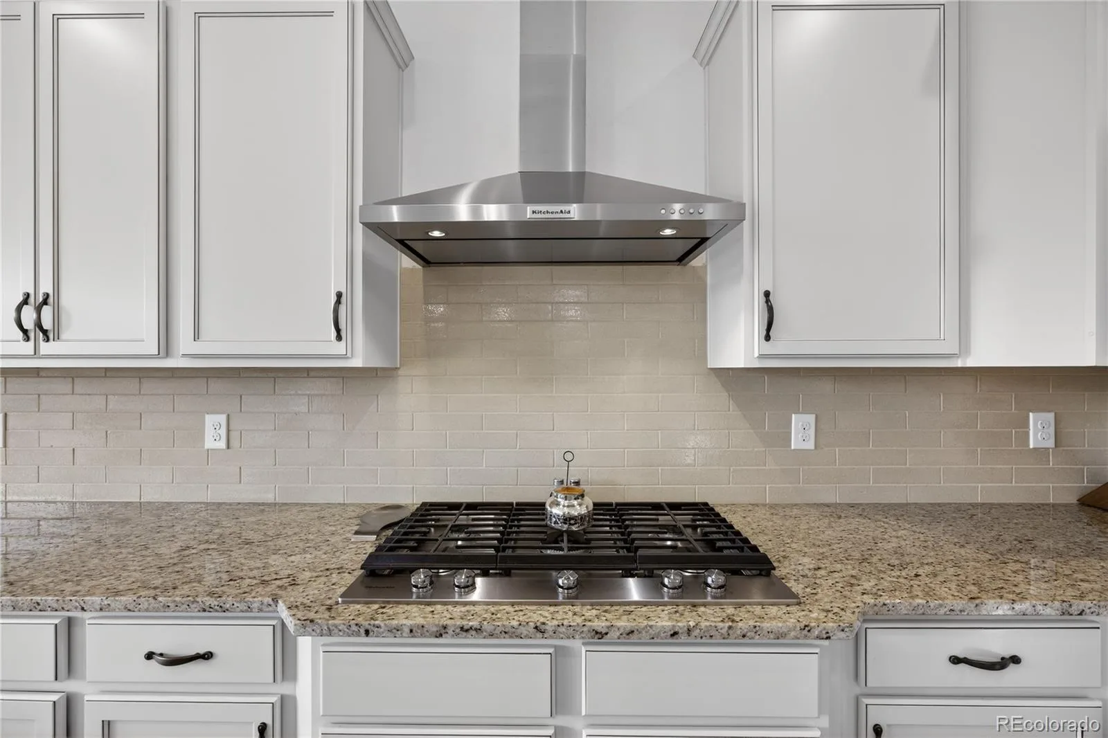 27560 E Lakeview Drive Aurora CO 80016 MLS #REC6241602 06102026163722 1600 23