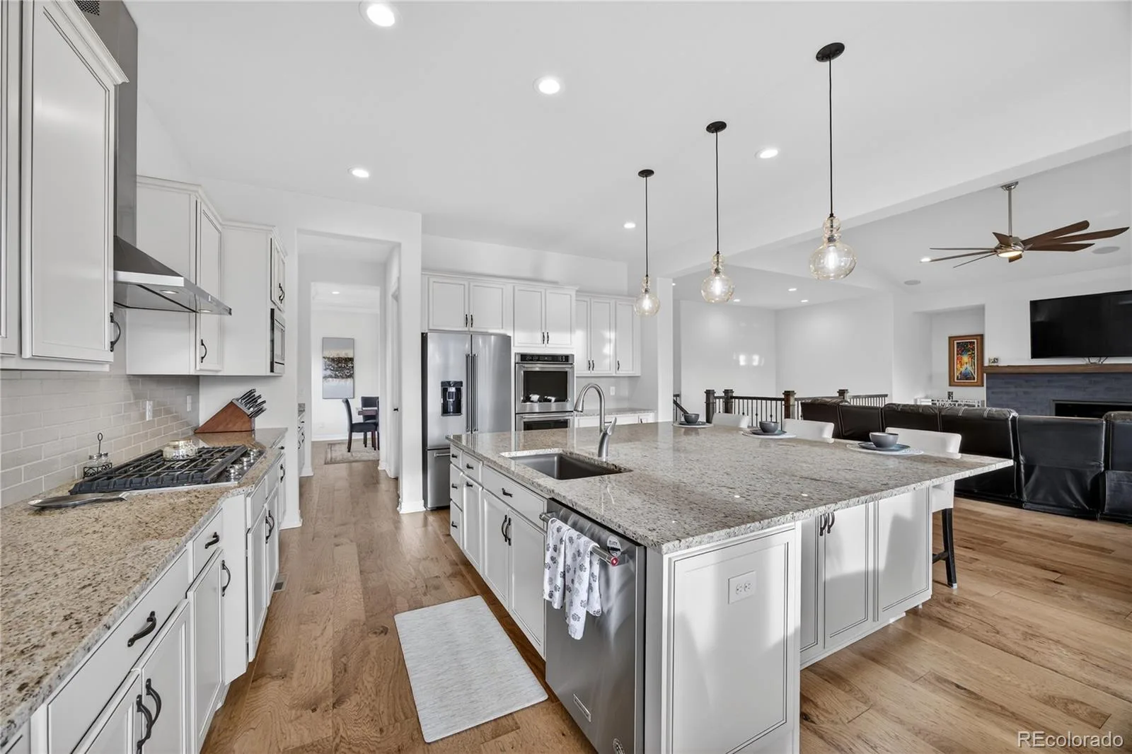 27560 E Lakeview Drive Aurora CO 80016 MLS #REC6241602 06102026163722 1600 24