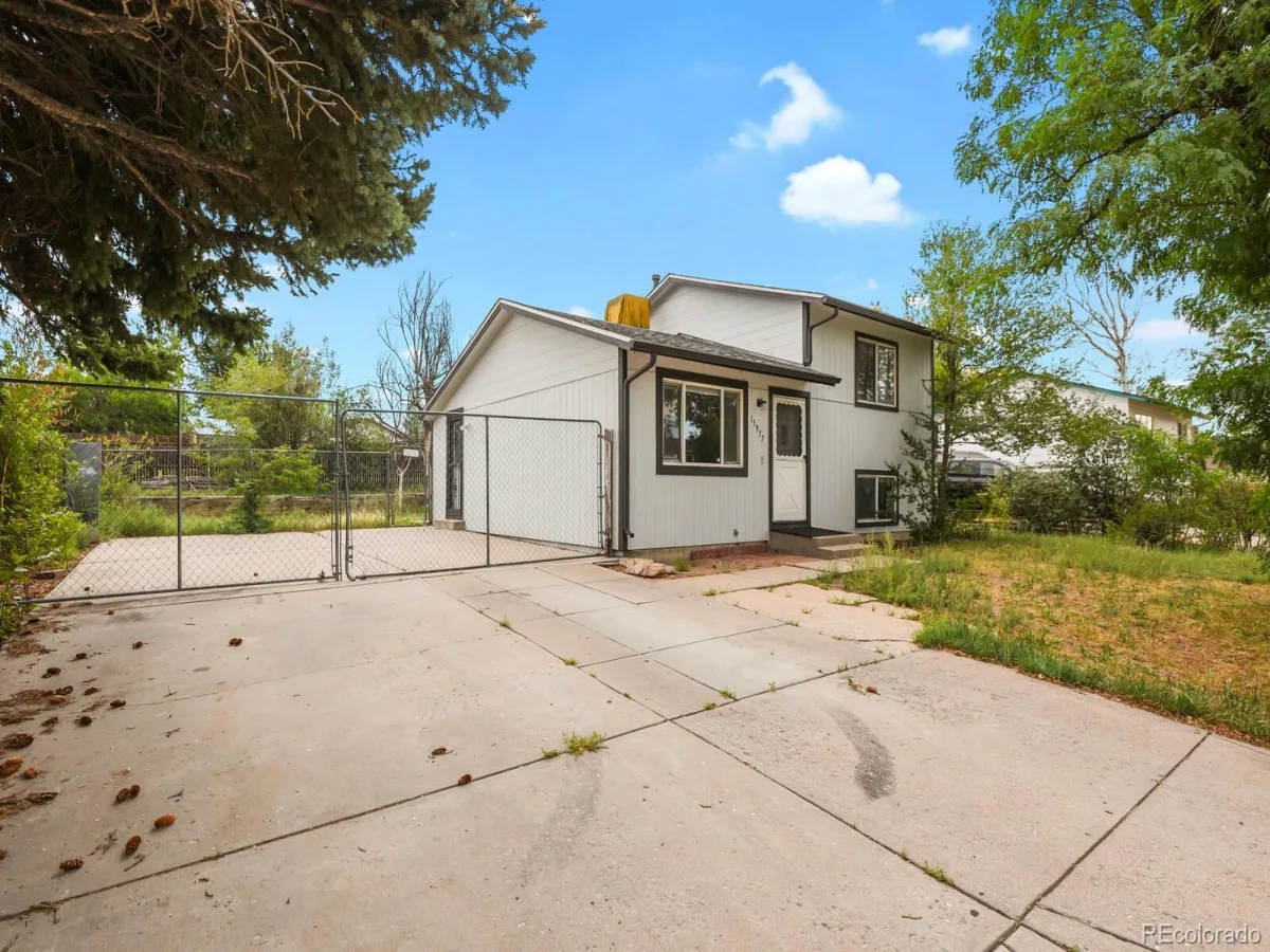 15977 E 17th Place Aurora CO 80011 | MLS #REC6243335 08262026180524 1200 19