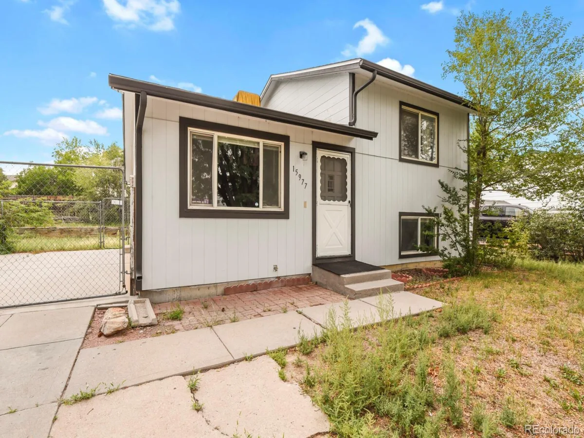 15977 E 17th Place Aurora CO 80011 | MLS #REC6243335 08262026180524 1200 22