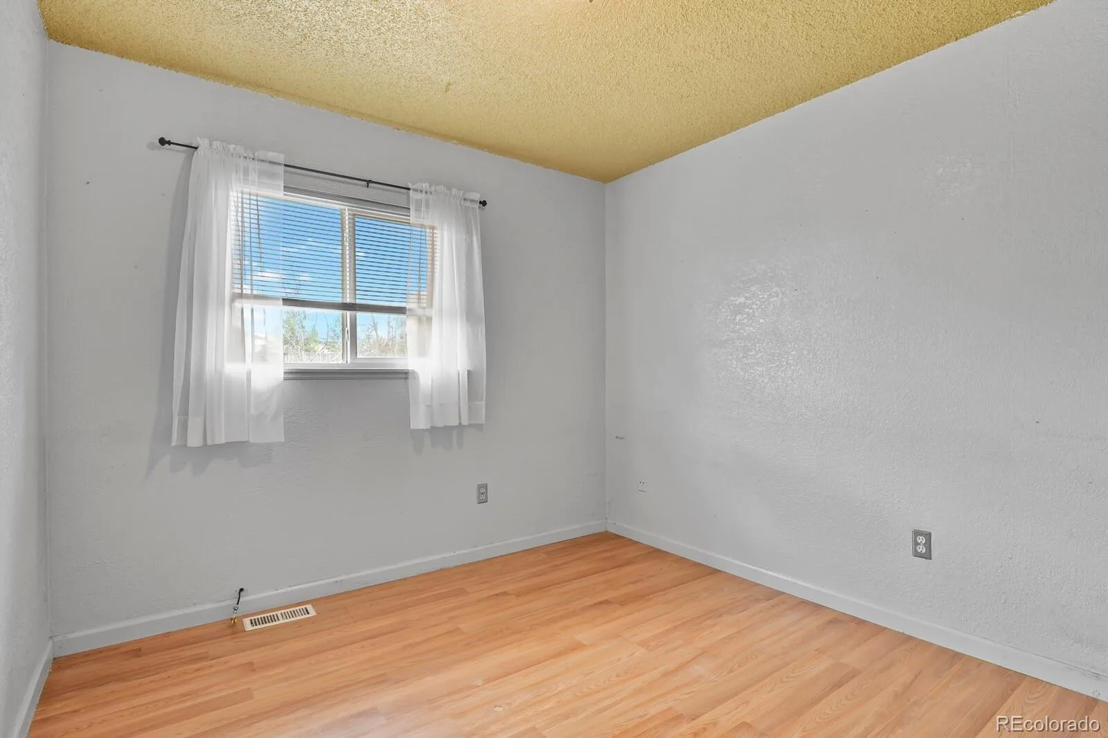 15977 E 17th Place Aurora CO 80011 | MLS #REC6243335 08262026180524 1600 6