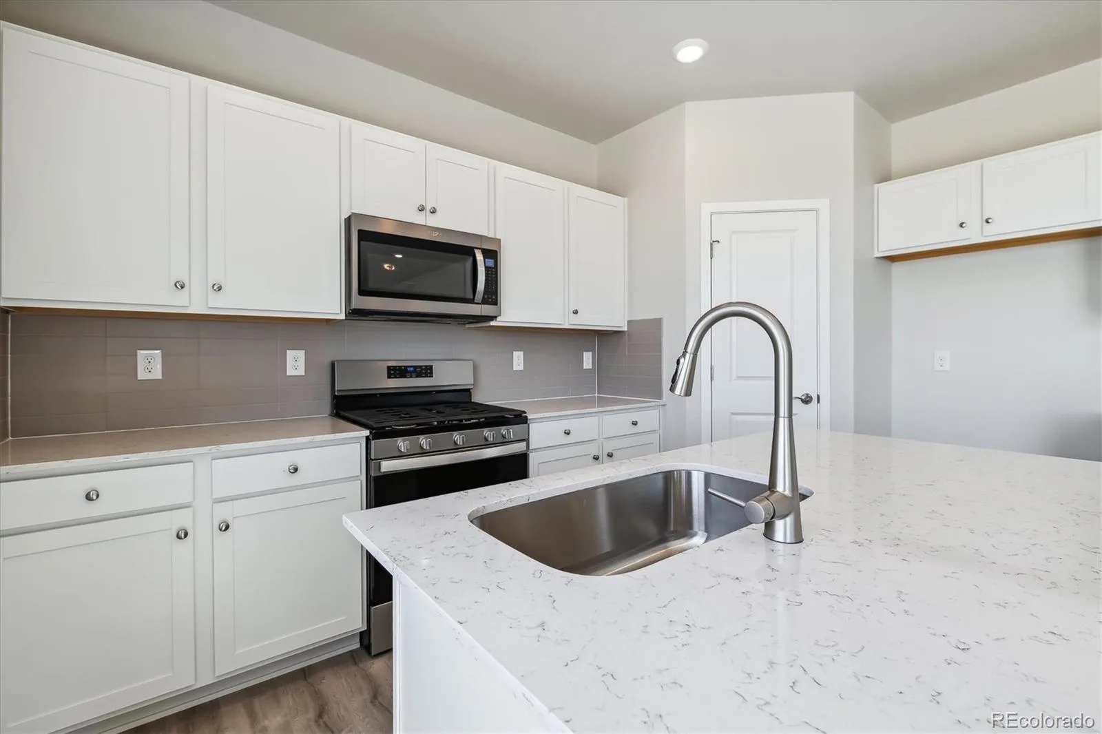 20255 E 58th Place Aurora CO 80019 | MLS #REC6243688 10152026001917 1600 14