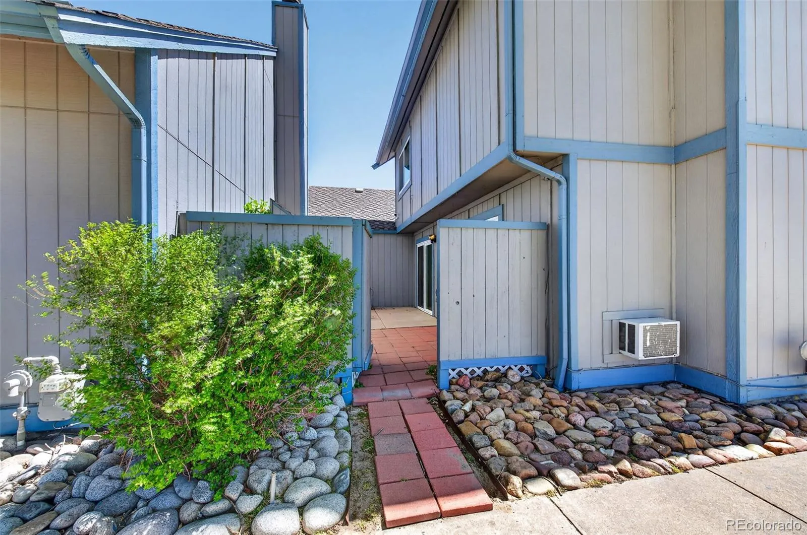 2419 S Worchester Court #A Aurora CO 80014 MLS #REC6245472 04162026174202 1600 25