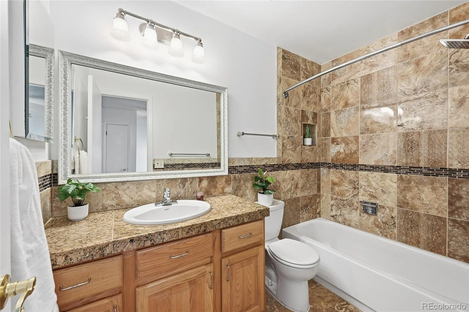 2770 S Heather Gardens Way Aurora CO 80014 | MLS #REC6245491 07302026170108 1600 17