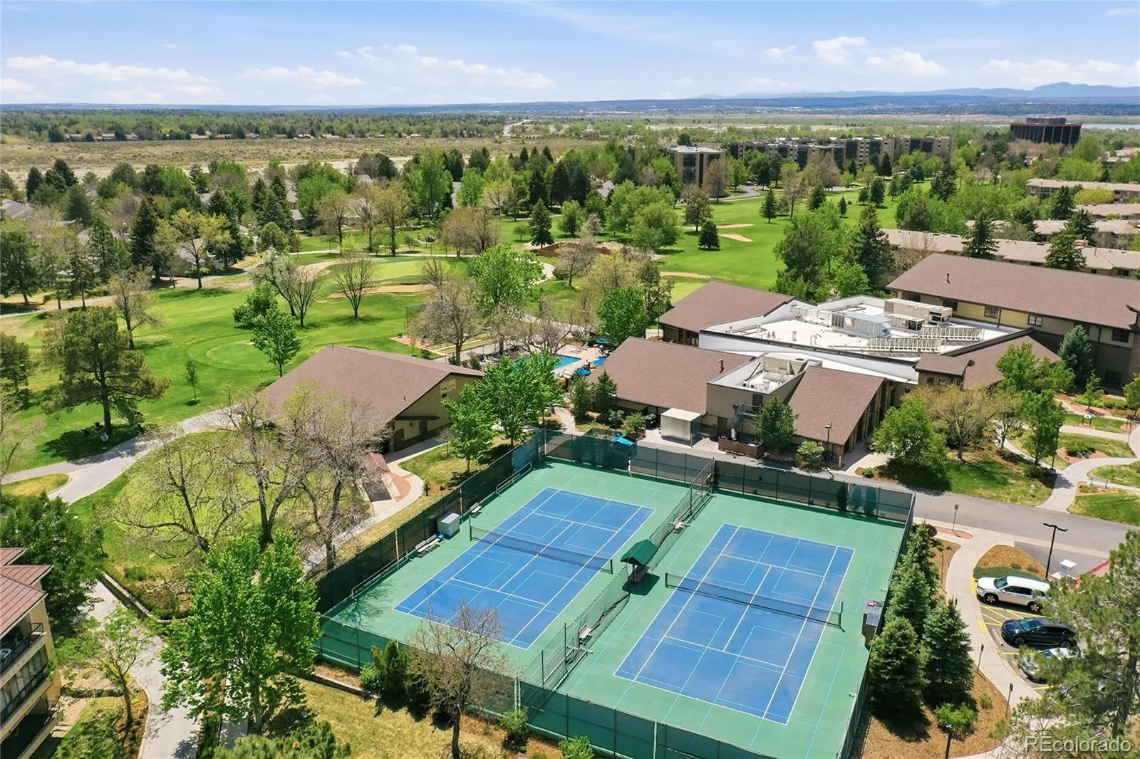 2770 S Heather Gardens Way Aurora CO 80014 | MLS #REC6245491 07302026170108 1600 34