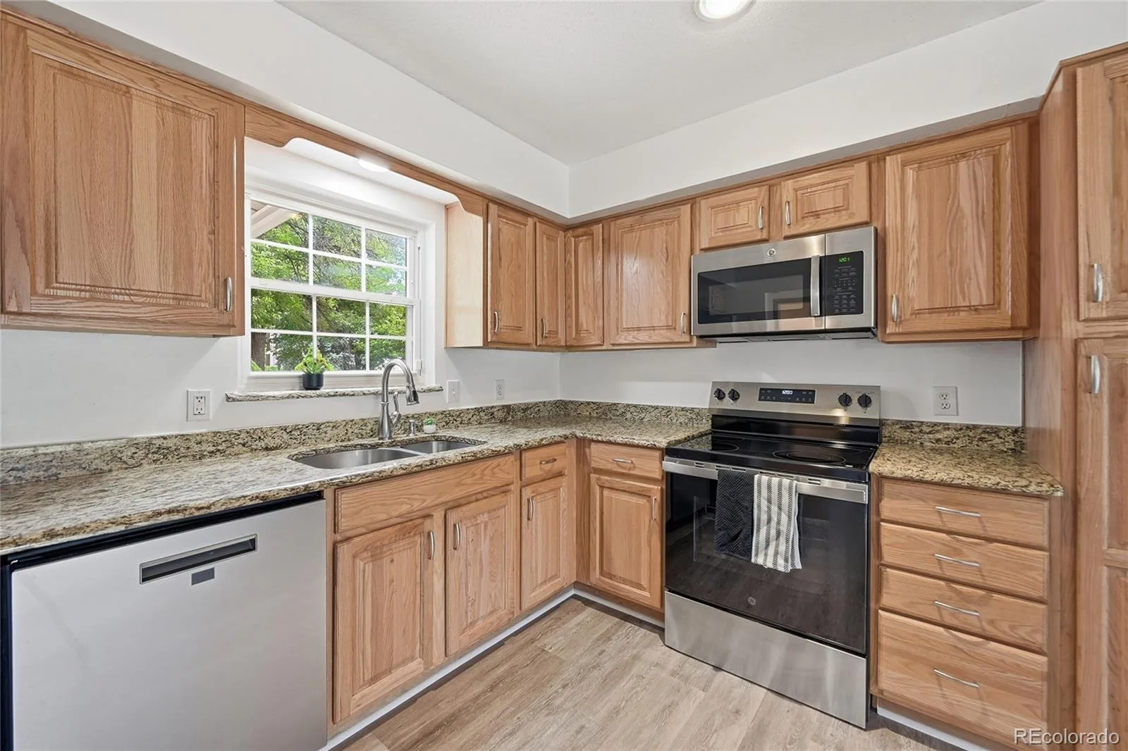 2770 S Heather Gardens Way Aurora CO 80014 | MLS #REC6245491 07302026170108 1600 4
