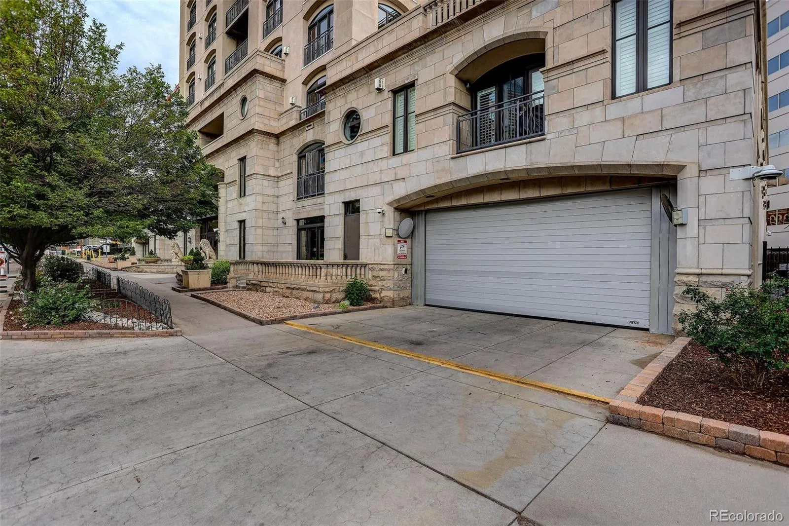 1827 N Grant Street #403 Denver CO 80203 MLS #REC6247421 07232026202433 1600 42