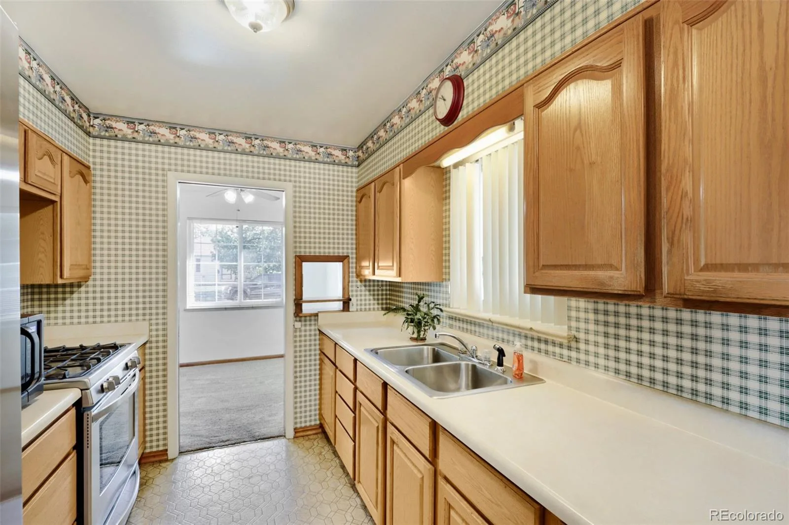 1051 Macon Street Aurora CO 80010 | MLS #REC6258627 09222026120432 1600 12