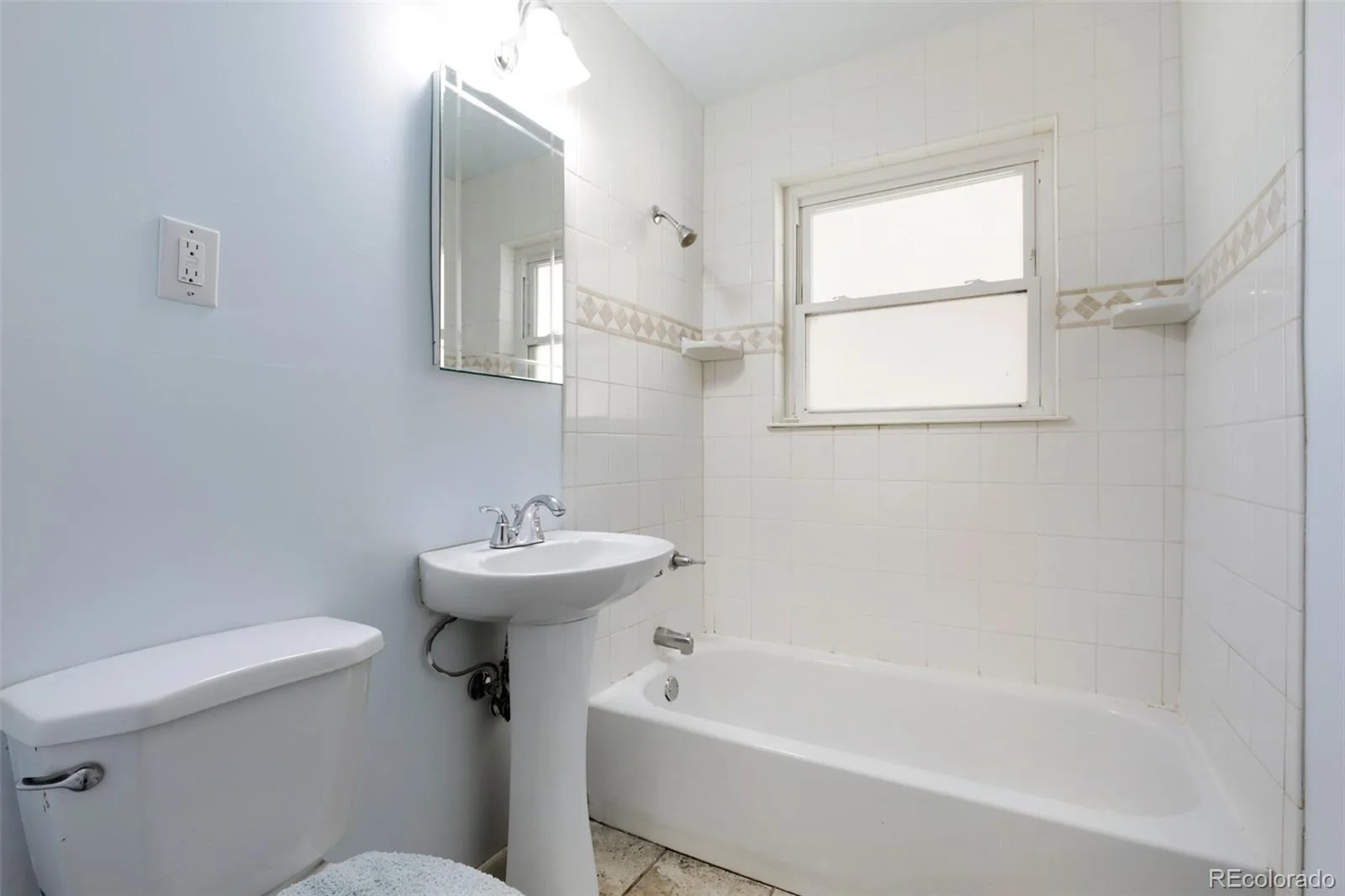 1051 Macon Street Aurora CO 80010 | MLS #REC6258627 09222026120432 1600 26