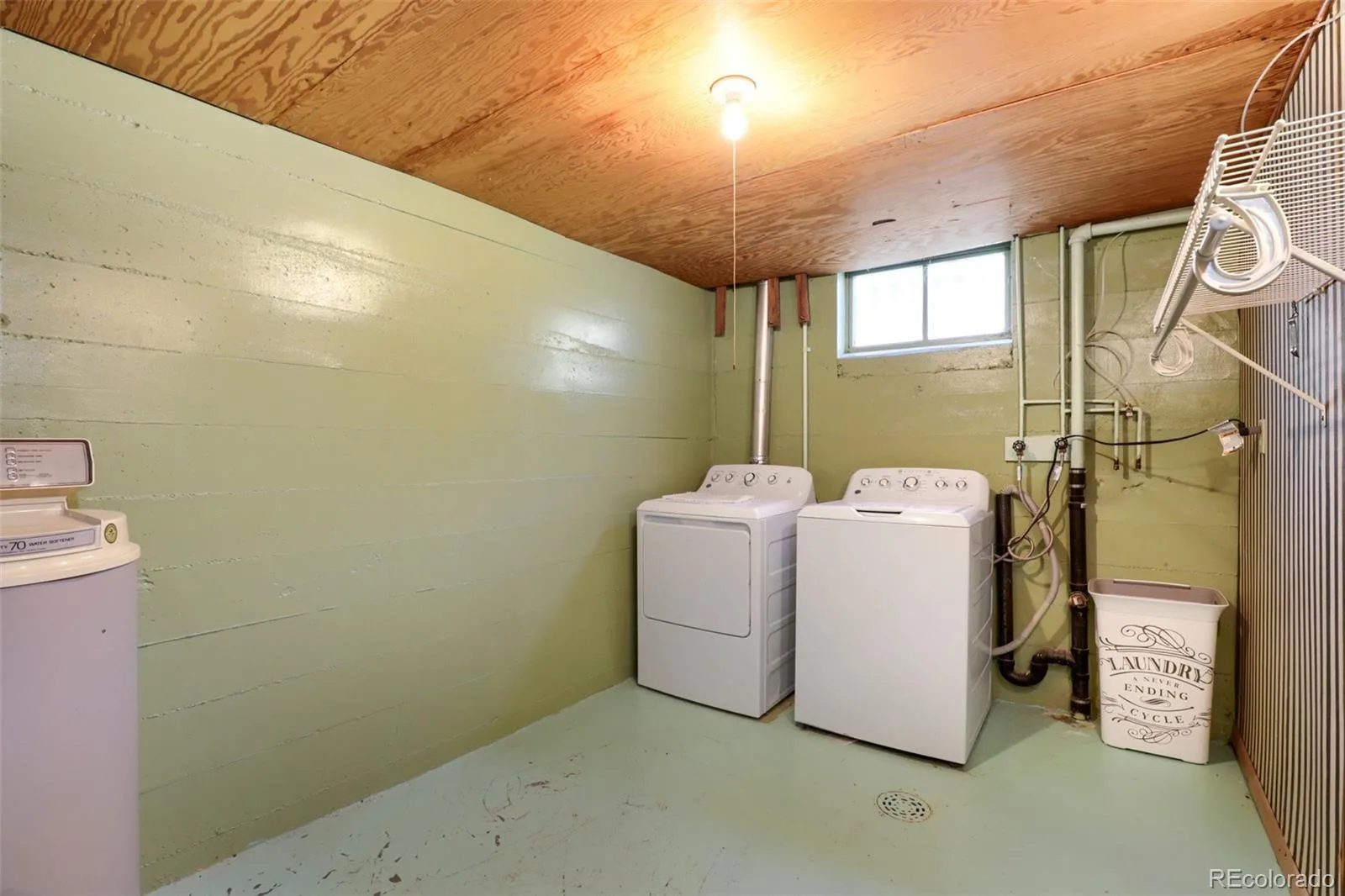 1051 Macon Street Aurora CO 80010 | MLS #REC6258627 09222026120432 1600 28