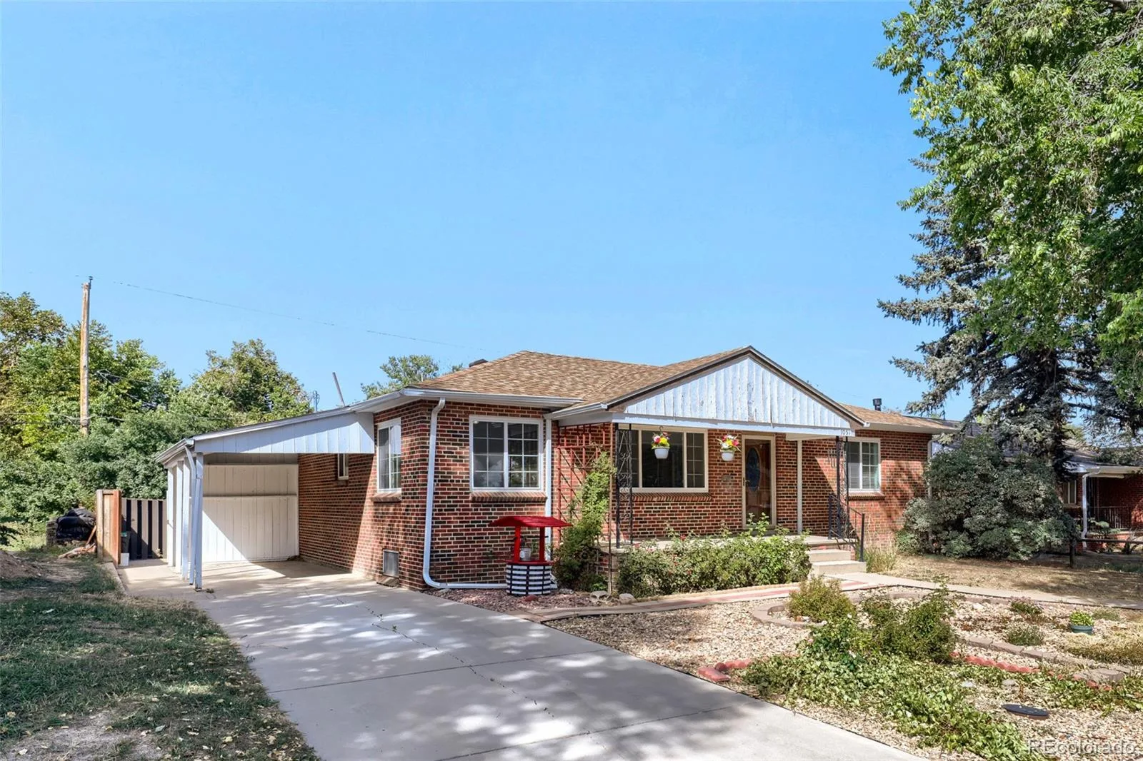 1051 Macon Street Aurora CO 80010 | MLS #REC6258627 09222026120432 1600 33