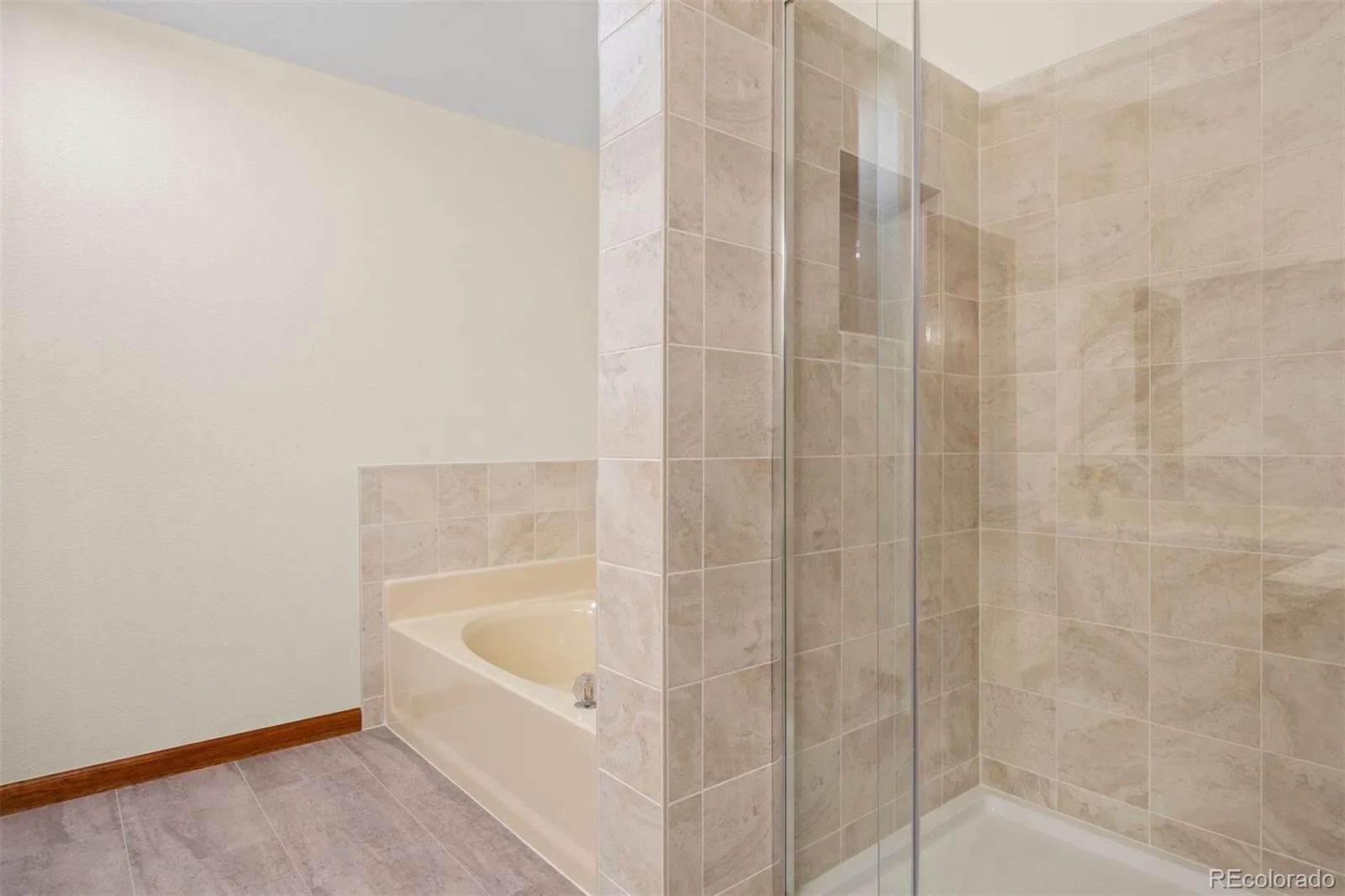 3254 S Espana Circle Aurora CO 80013 | MLS #REC6258887 08142026155428 1600 29
