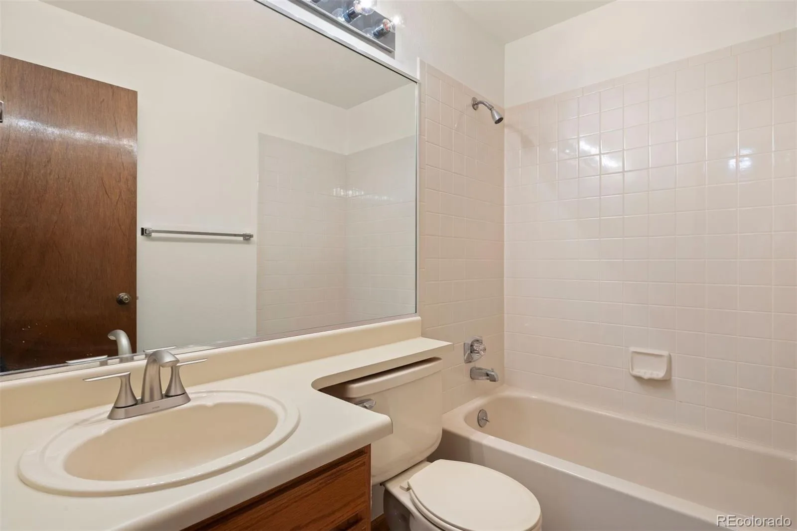 3254 S Espana Circle Aurora CO 80013 | MLS #REC6258887 08142026155428 1600 32