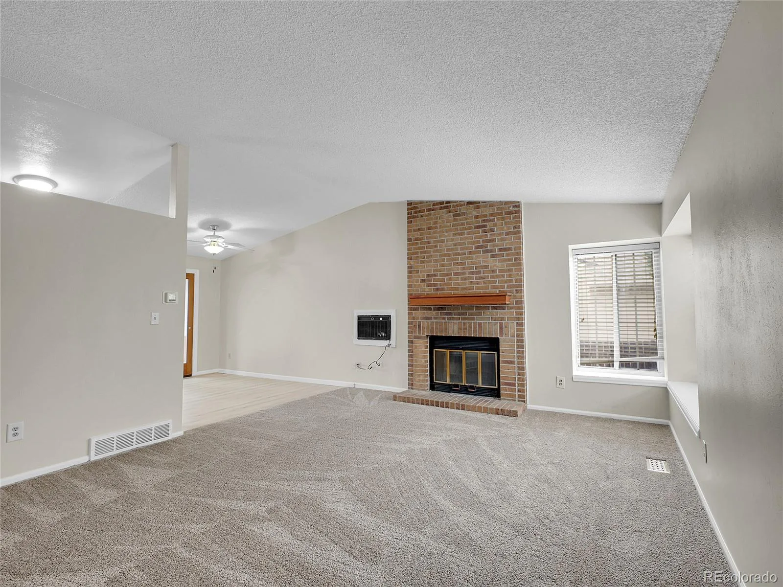 19166 E Oberlin Drive Aurora CO 80013 | MLS #REC6263916 06092026020406 1600 2