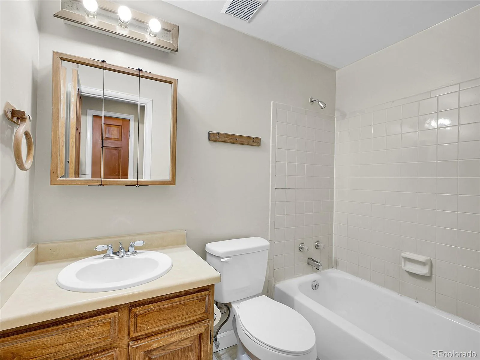 19166 E Oberlin Drive Aurora CO 80013 | MLS #REC6263916 06092026020406 1600 5