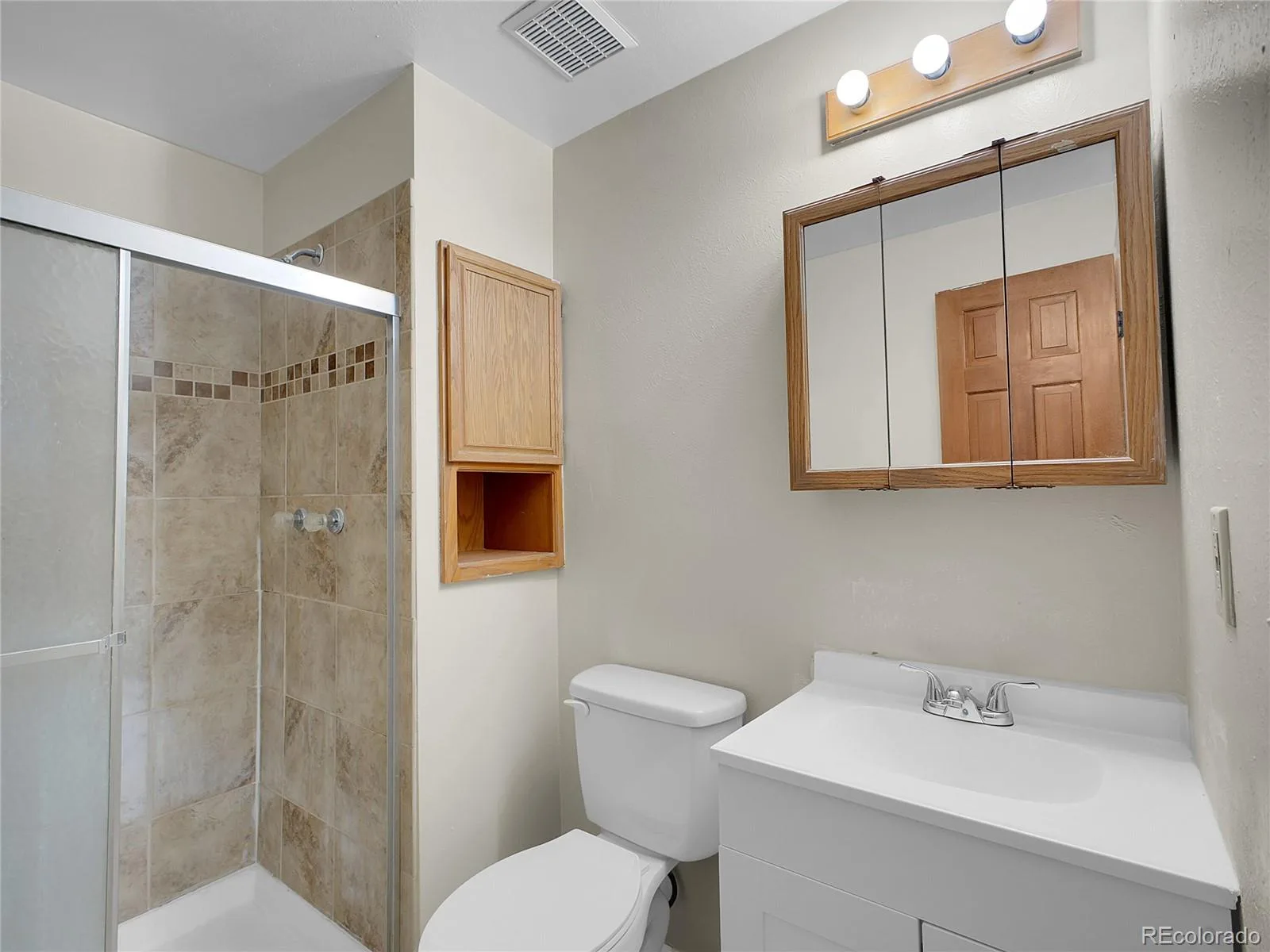 19166 E Oberlin Drive Aurora CO 80013 | MLS #REC6263916 06092026020406 1600 7
