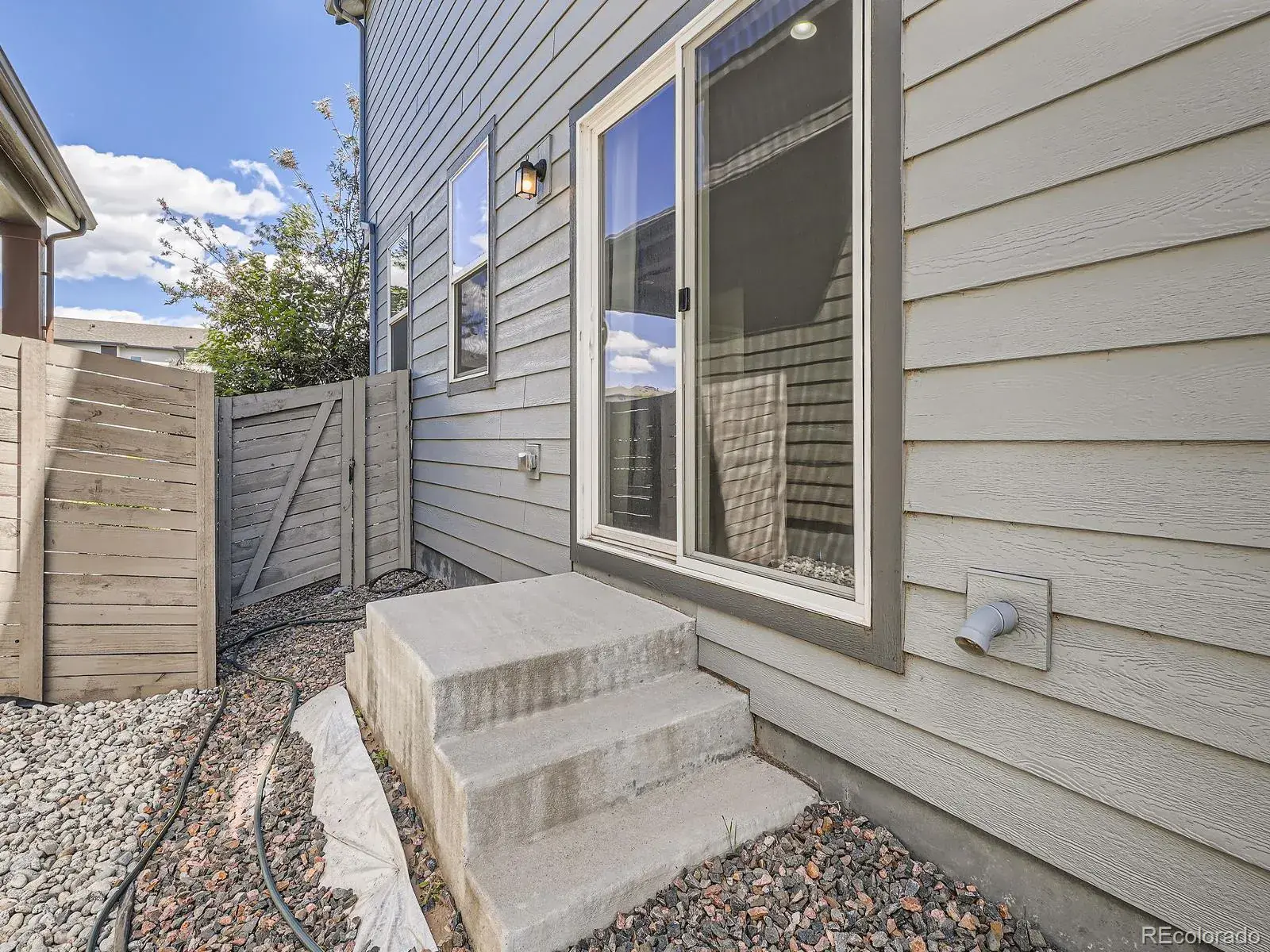 12252025003250 1600 24