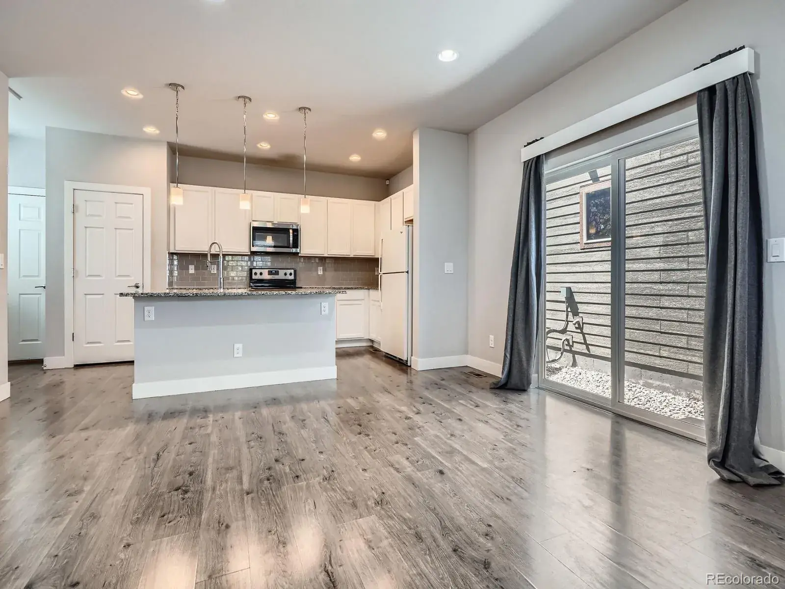 12252025003250 1600 6