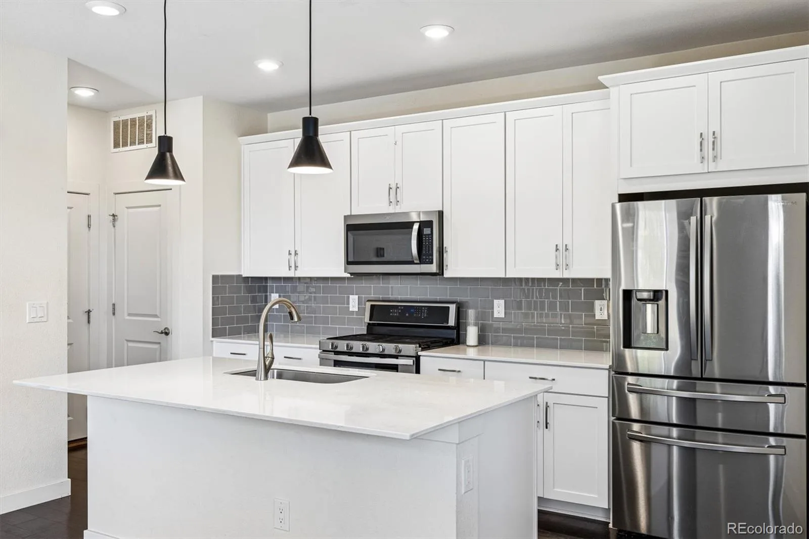 7608 S Zante Court Aurora CO 80016 | MLS #REC6269430 06202026055001 1600 1