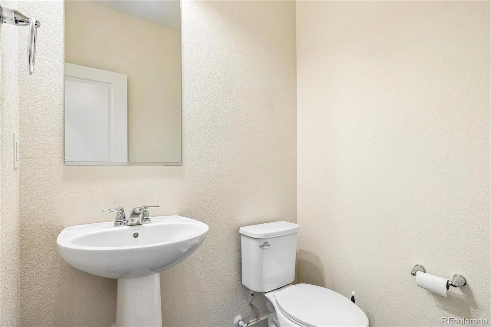 7608 S Zante Court Aurora CO 80016 | MLS #REC6269430 06202026055001 1600 12