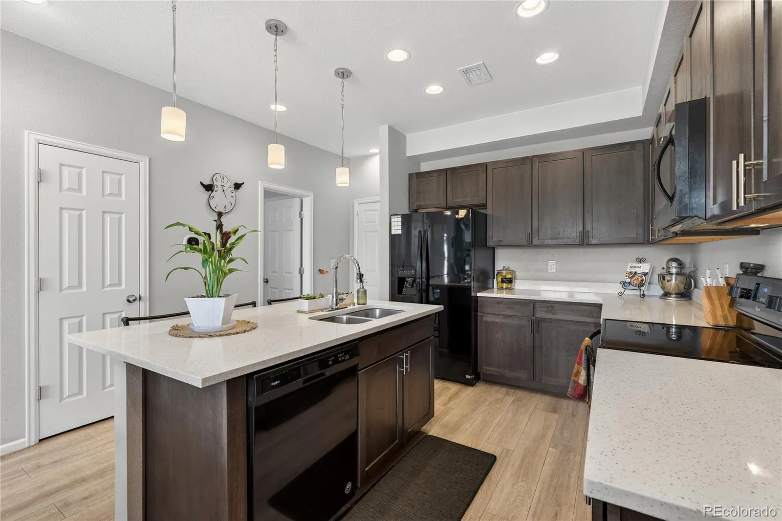 16025 E Elk Place Denver CO 80239 | MLS #REC6275023 04222026205104 1600 10