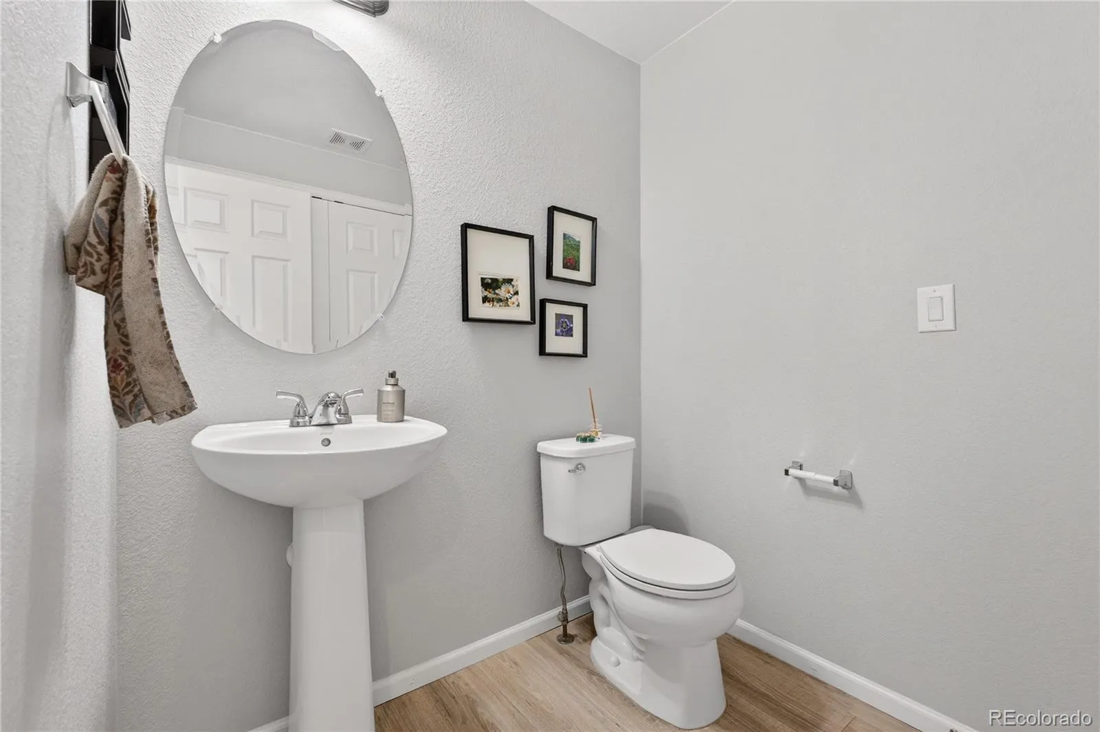 16025 E Elk Place Denver CO 80239 | MLS #REC6275023 04222026205104 1600 13