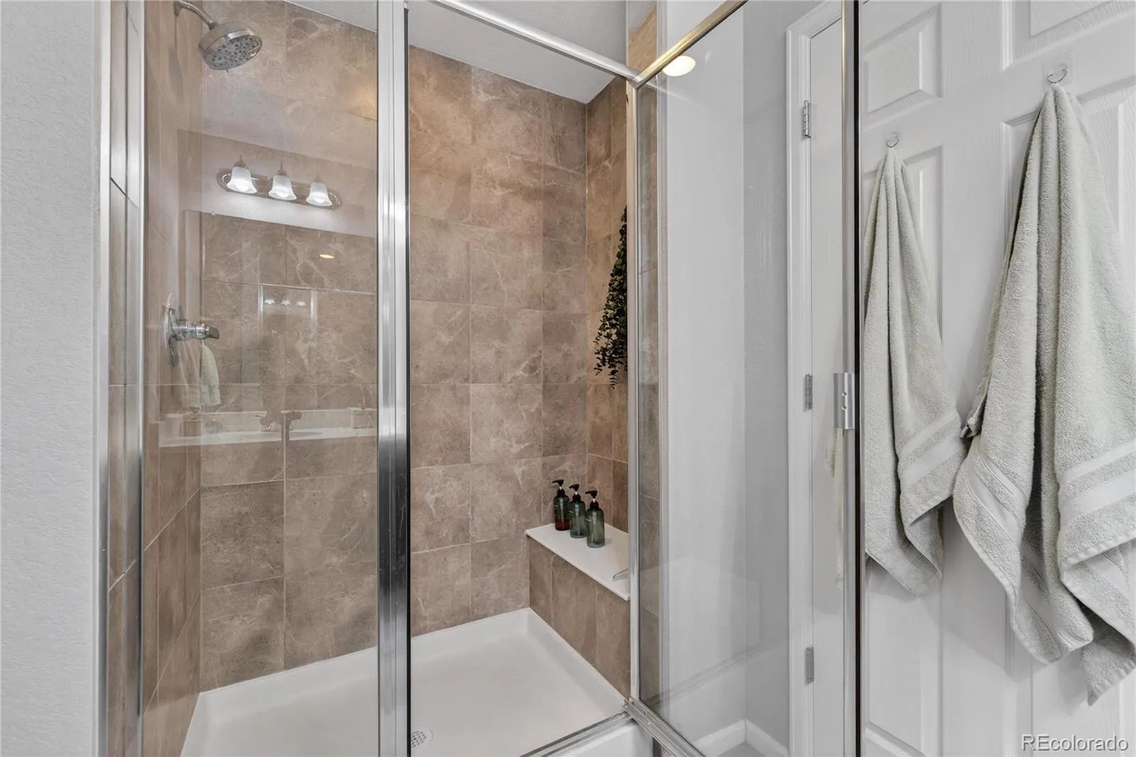 16025 E Elk Place Denver CO 80239 | MLS #REC6275023 04222026205104 1600 18