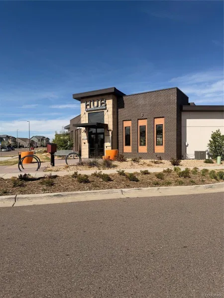16025 E Elk Place Denver CO 80239 | MLS #REC6275023 04222026205104 800 33