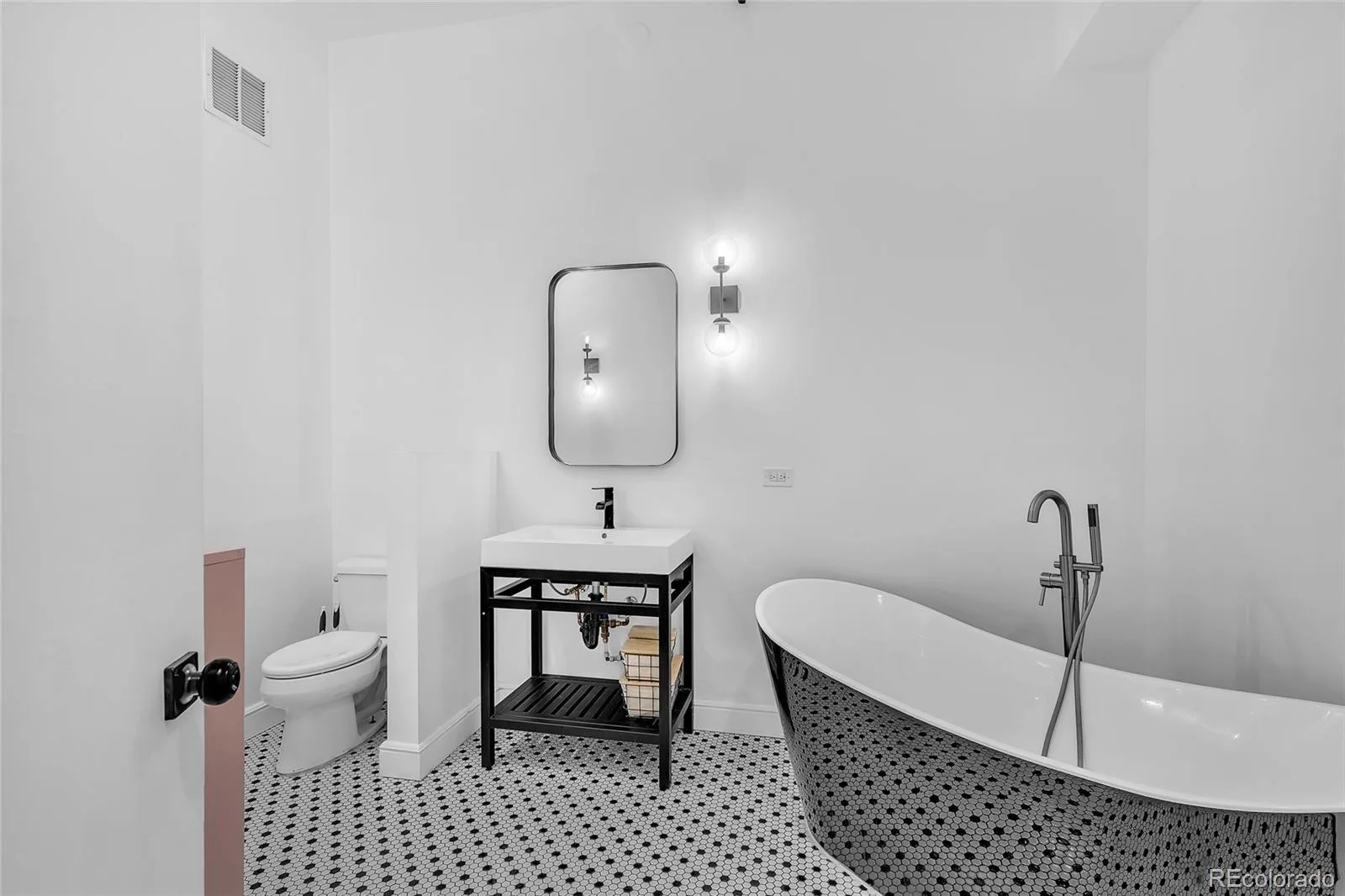 800 W 8th Avenue #201 Denver CO 80204 | MLS #REC6280625 08042026204530 1600 12