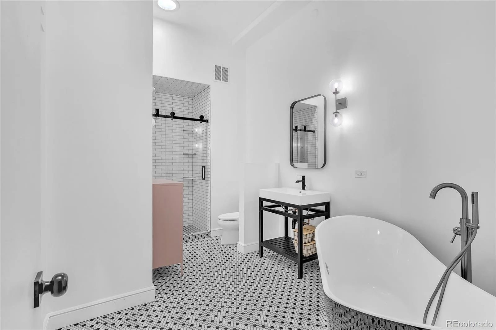 800 W 8th Avenue #201 Denver CO 80204 | MLS #REC6280625 08042026204530 1600 22