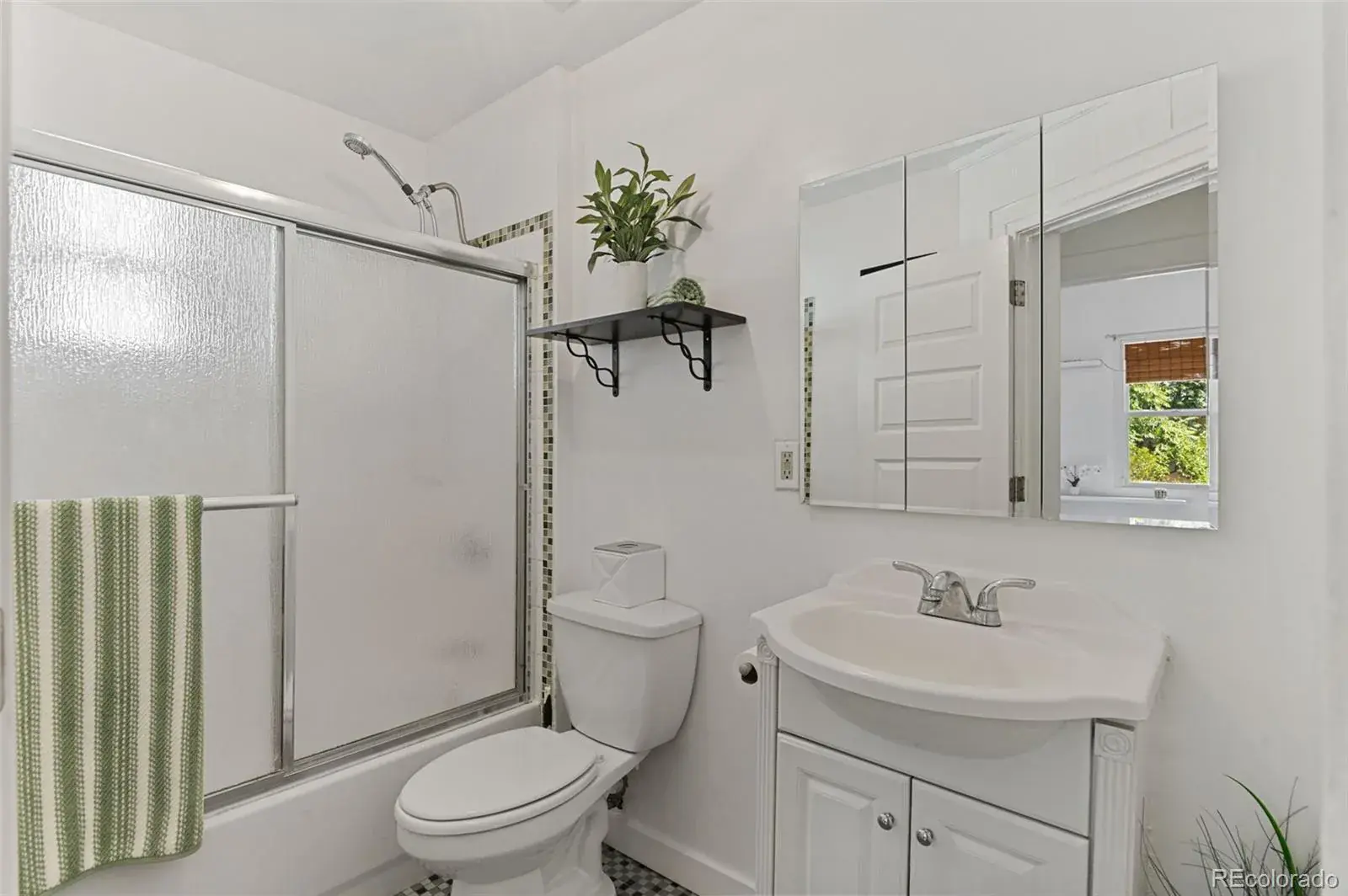 09212025000250 1600 18