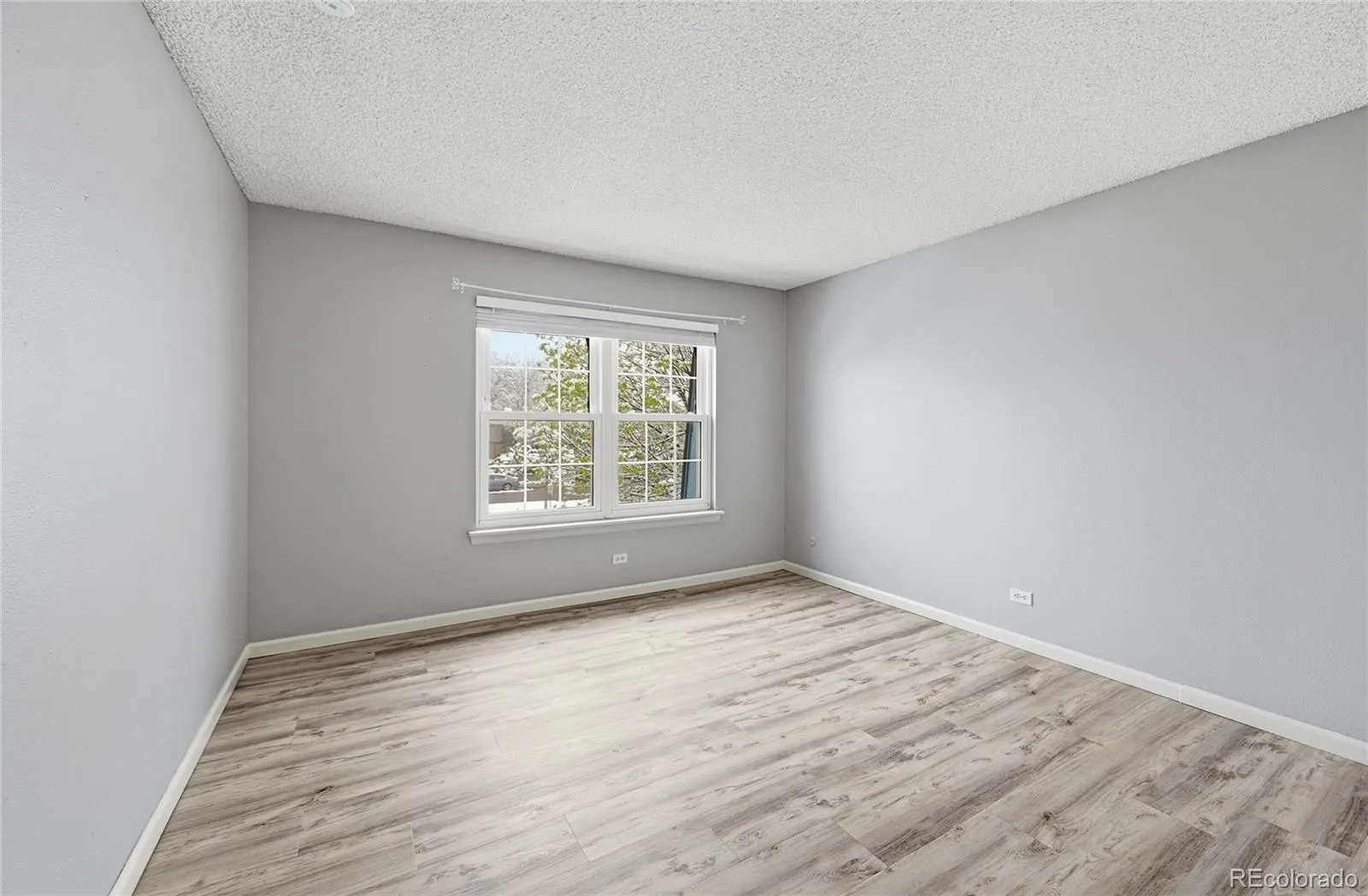 3490 S Akron Street #6 Denver CO 80231 MLS #REC6295458 05092026015648 1600 6