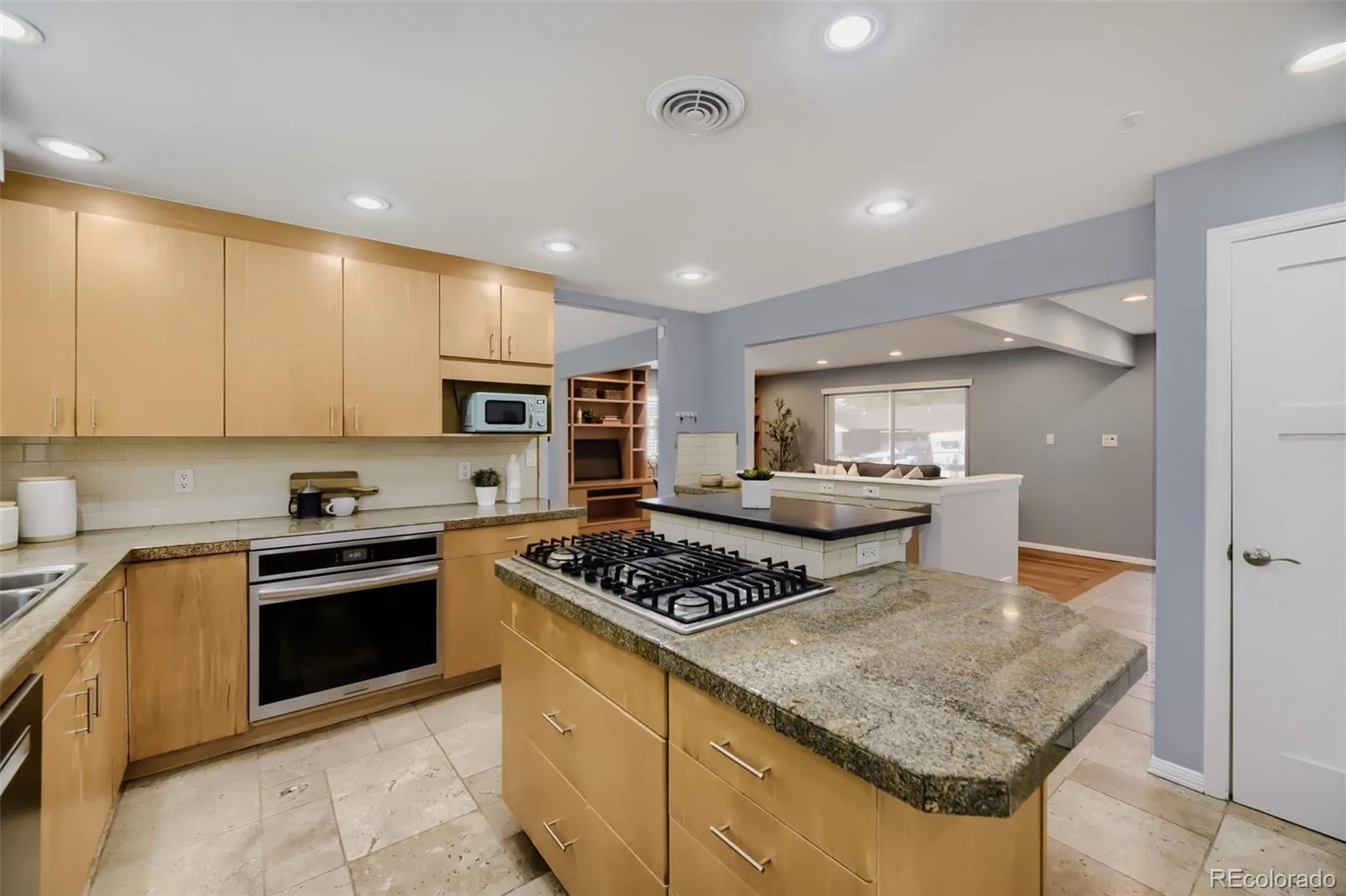 3141 S Jasmine Way Denver CO 80222 | MLS #REC6295521 08112026201752 1600 8