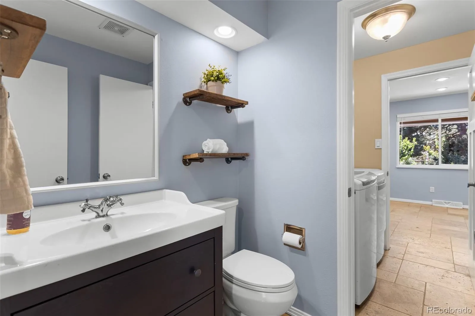 3141 S Jasmine Way Denver CO 80222 | MLS #REC6295521 10142026154320 1600 24