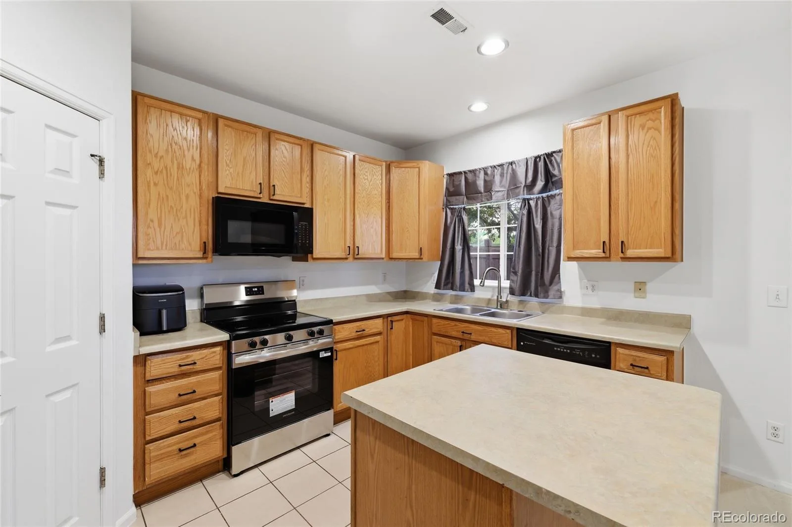 111 Granby Way #C Aurora CO 80011 | MLS #REC6297434 06042026142321 1600 24