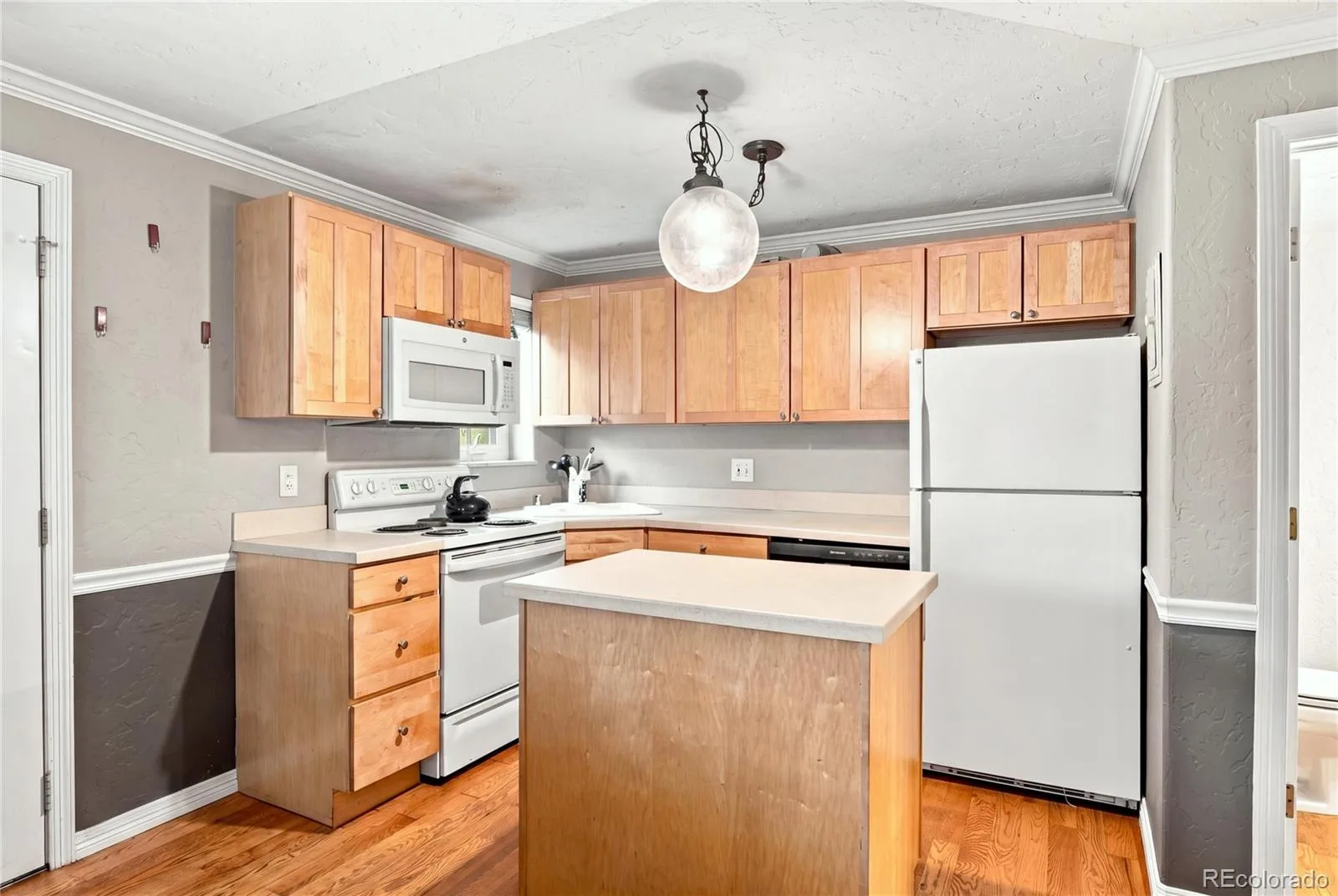 1243 Vine Street #6 Denver CO 80206 | MLS #REC6301859 08262026233705 1600 15