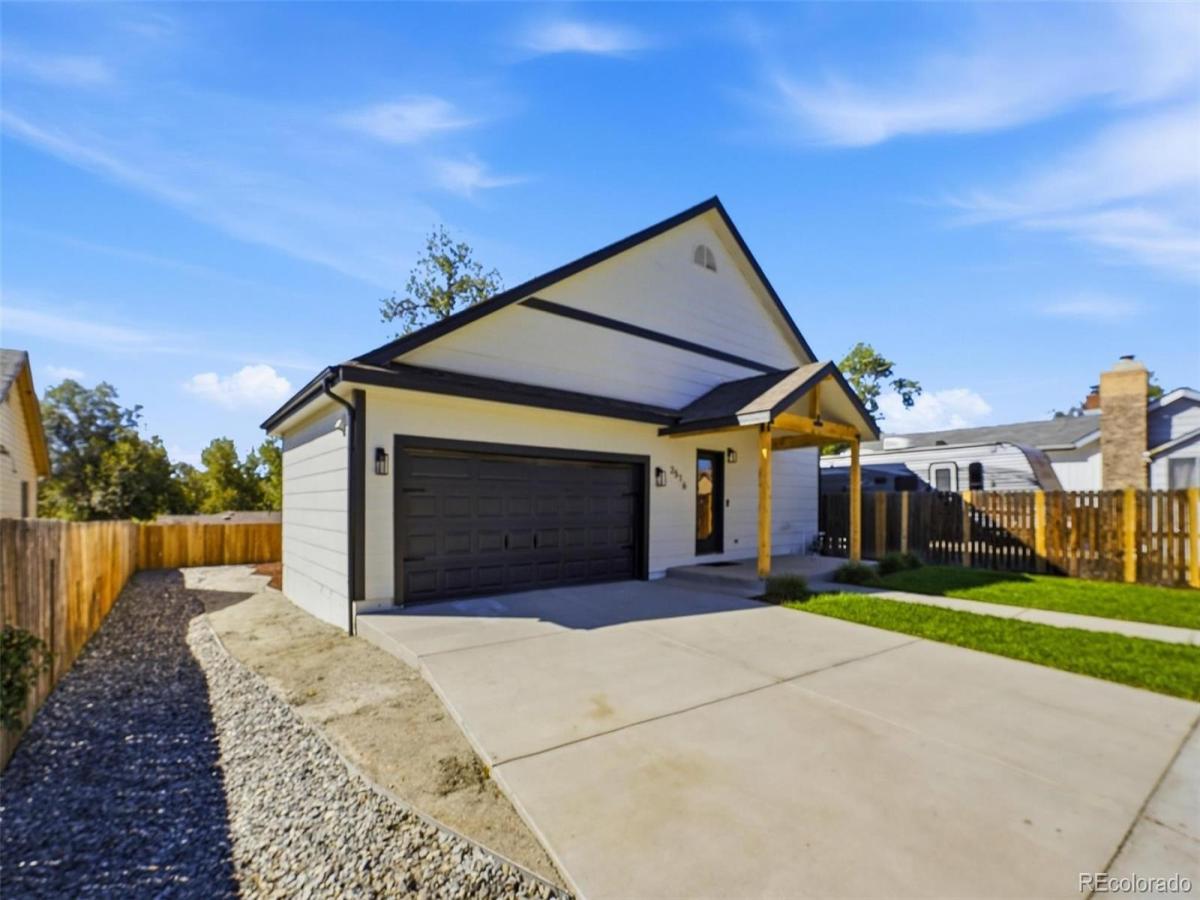 2516 W Hillside Avenue Denver CO 80219 | MLS #REC6305958 MLS #REC6305958 image #0