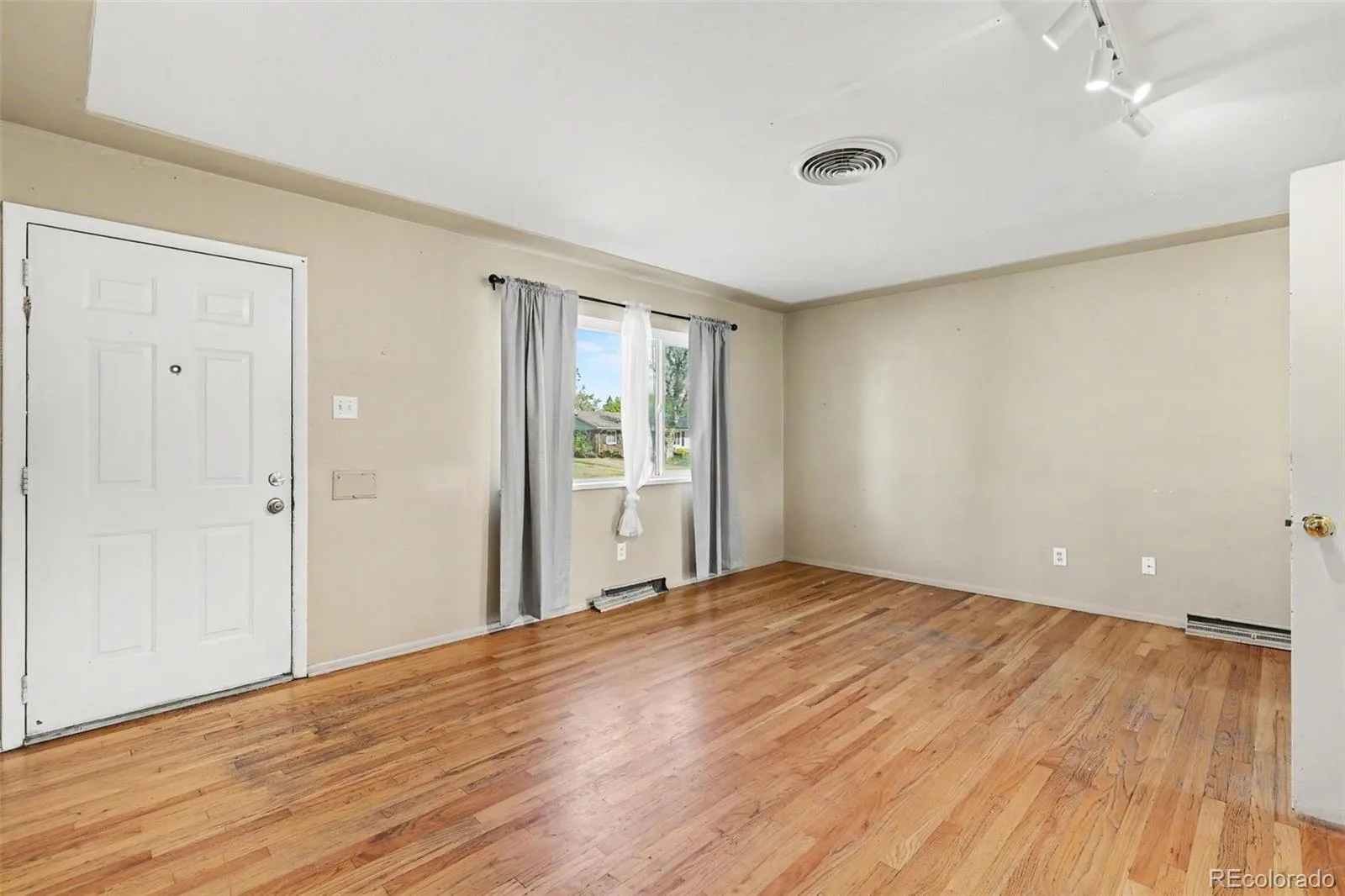 958 S Jasmine Street Denver CO 80224 MLS #REC6306934 05142026075317 1600 2