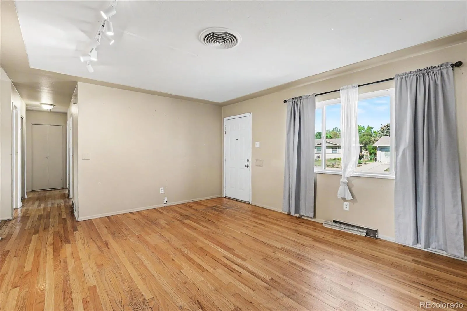 958 S Jasmine Street Denver CO 80224 MLS #REC6306934 05142026075317 1600 3