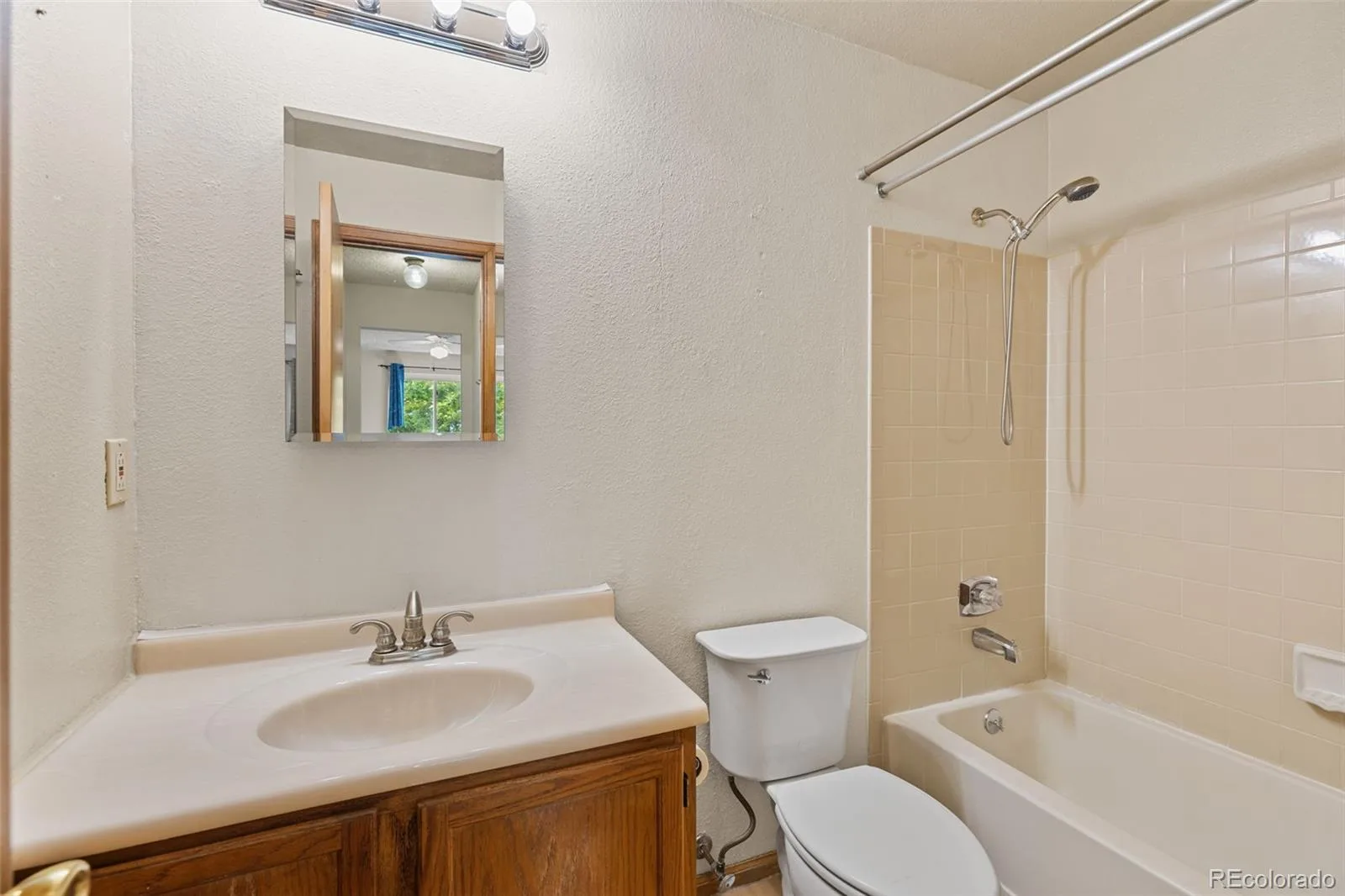 5638 S Youngfield Way Littleton CO 80127 | MLS #REC6317900 08102026182842 1600 29