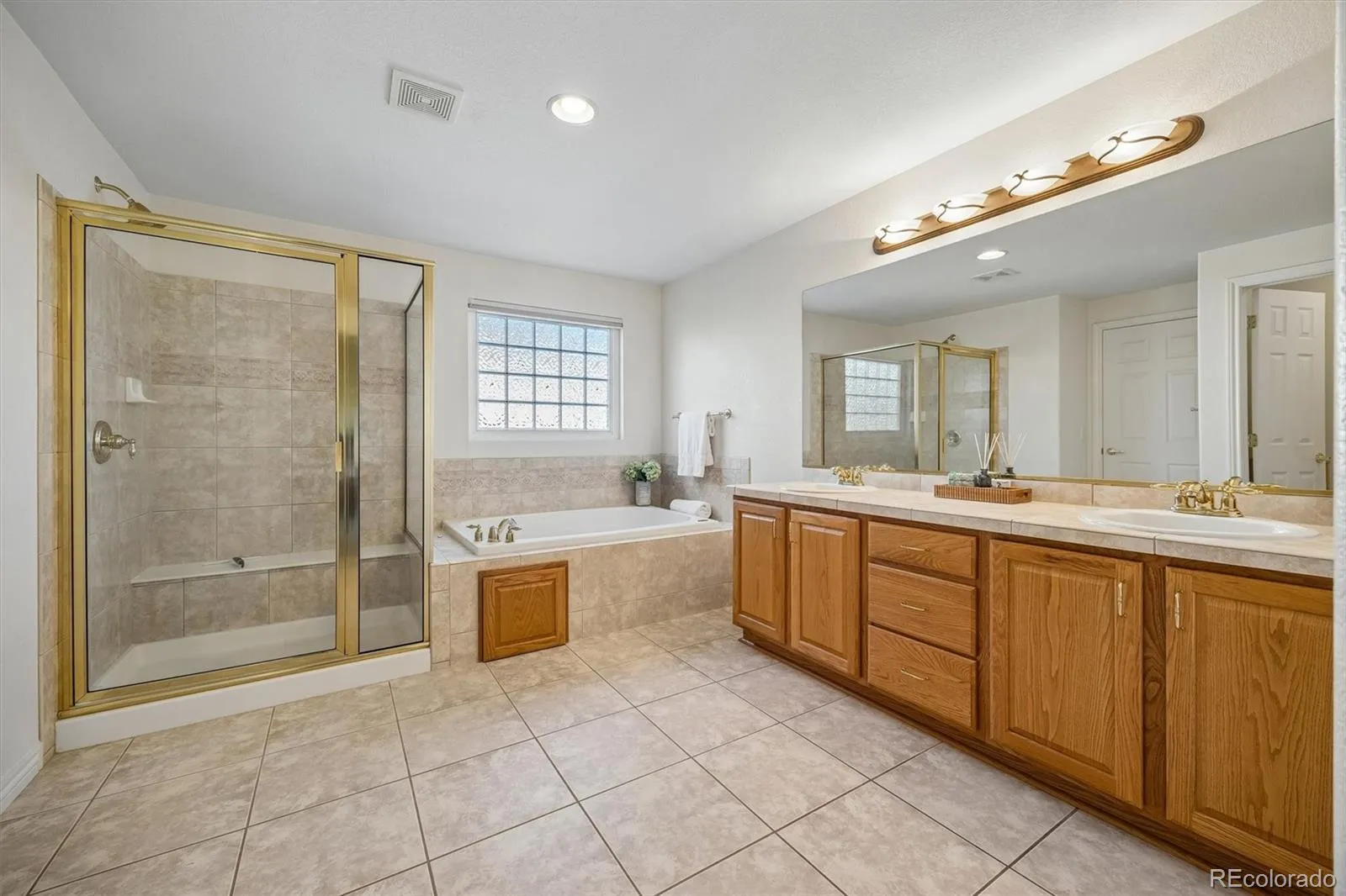 6578 S Rifle Way Aurora CO 80016 MLS #REC6328542 05122026230312 1600 21