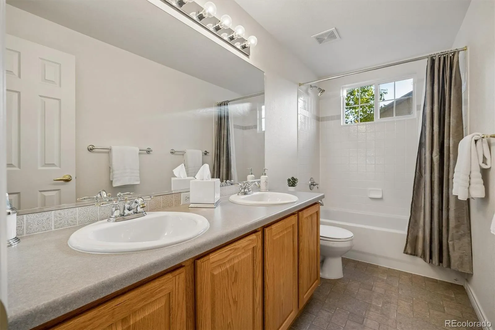 6578 S Rifle Way Aurora CO 80016 MLS #REC6328542 05122026230312 1600 26
